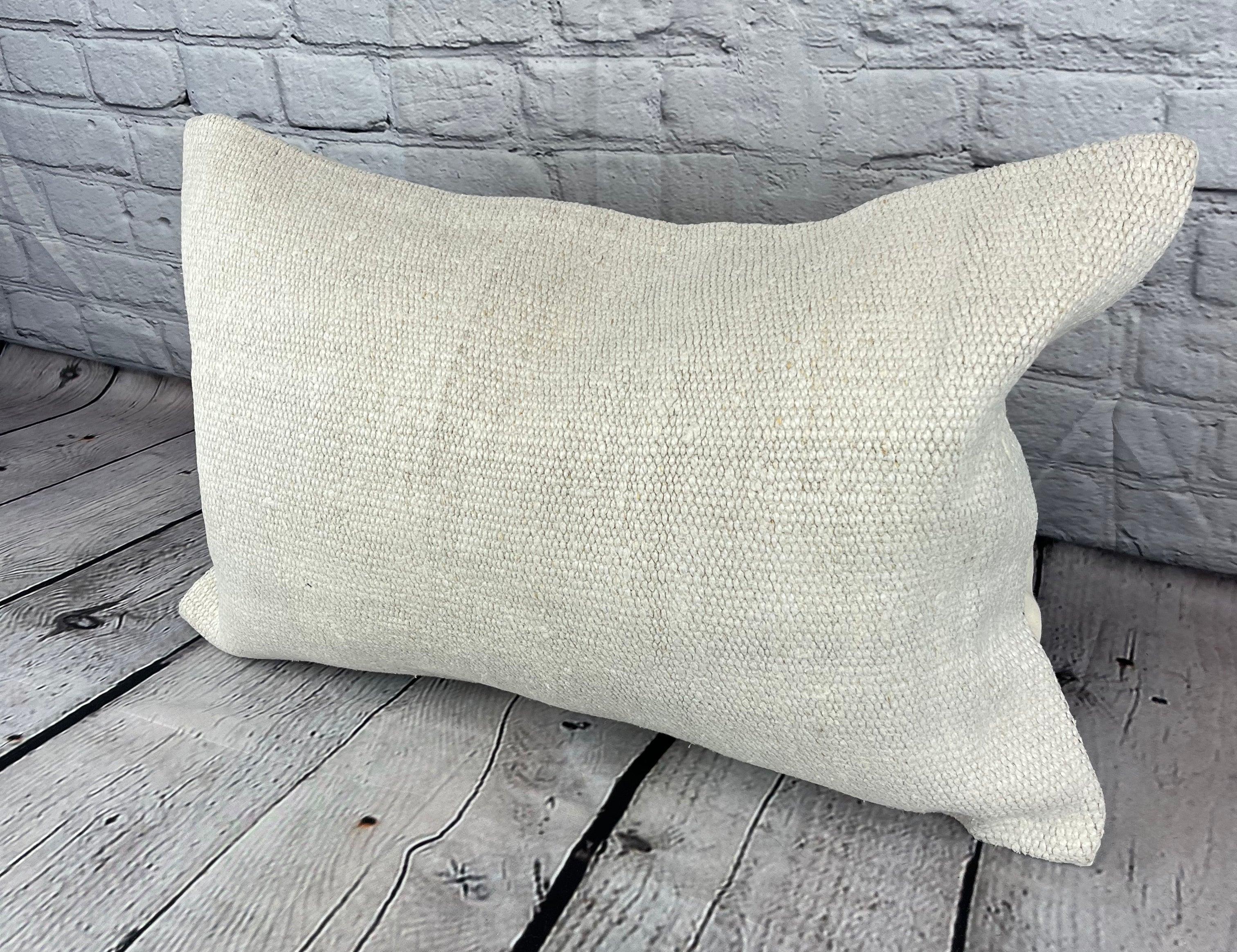 16 x 24 Almohada de cáñamo Cojín turco Funda de cojín blanco natural #6134 Eleva la decoración de tu hogar con nuestra Almohada de cáñamo Cojín turco. Esta exquisita funda de almohada, meticulosamente tejida a mano, añade un toque de elegancia y
