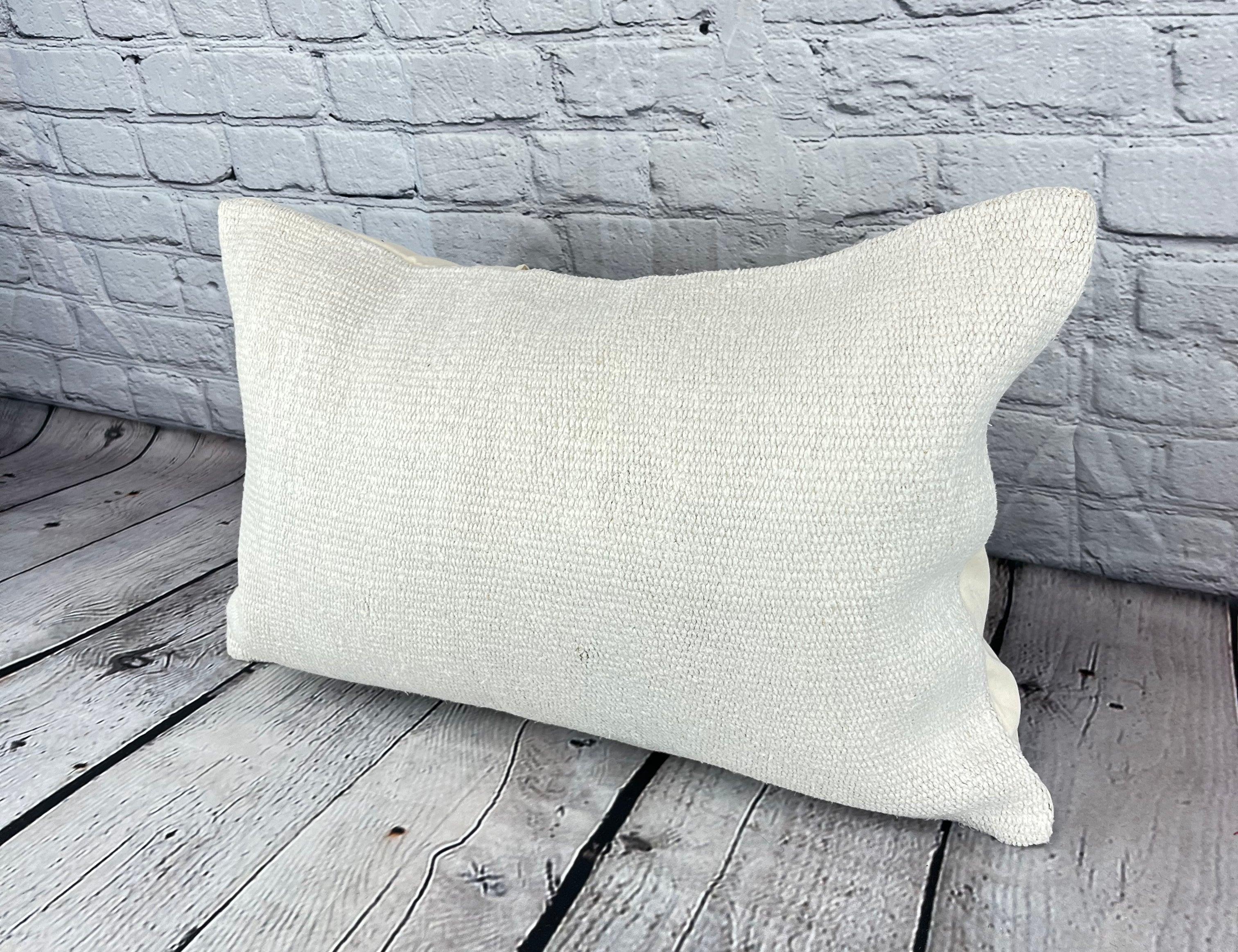 16 x 24 Almohada de cáñamo Cojín turco Funda de cojín blanco natural #6173 Eleva la decoración de tu hogar con nuestra Almohada de cáñamo Cojín turco. Esta exquisita funda de almohada, meticulosamente tejida a mano, añade un toque de elegancia y