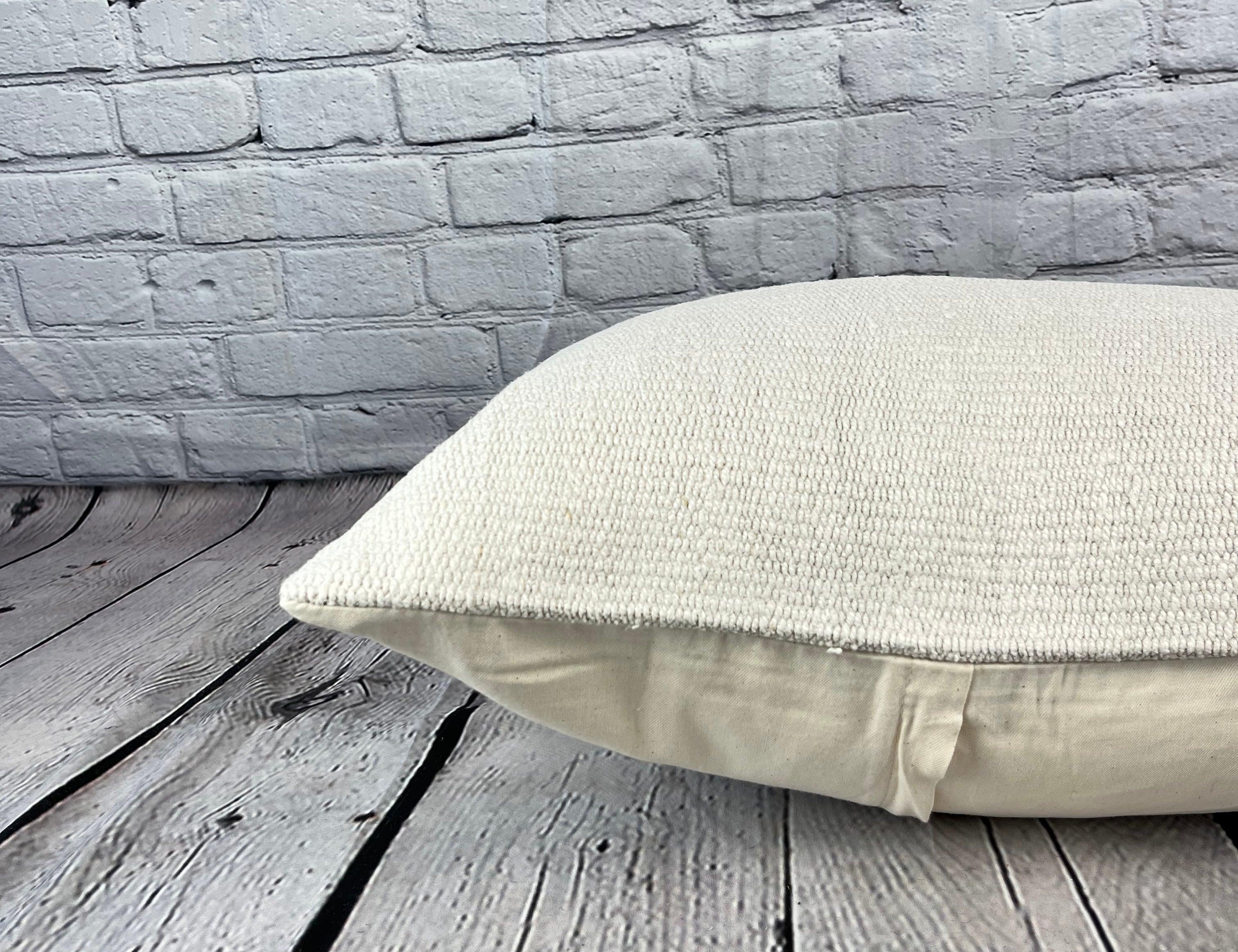Noué à la main Coussin d'oreiller turc coussin blanc naturel 16 x 24 n° 6180 en vente