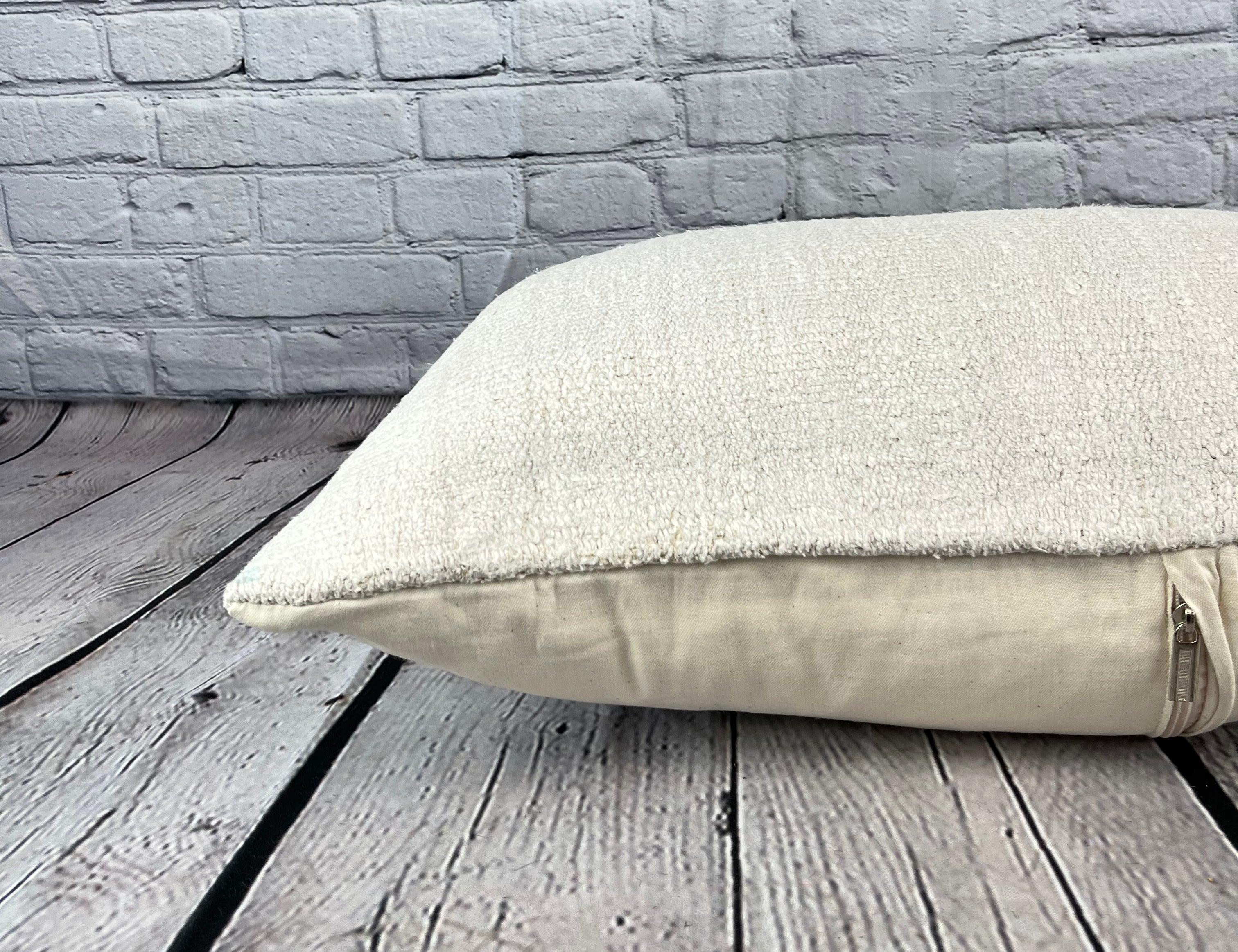 Noué à la main Coussin d'oreiller turc coussin blanc naturel 16 x 24 n° 6181 en vente
