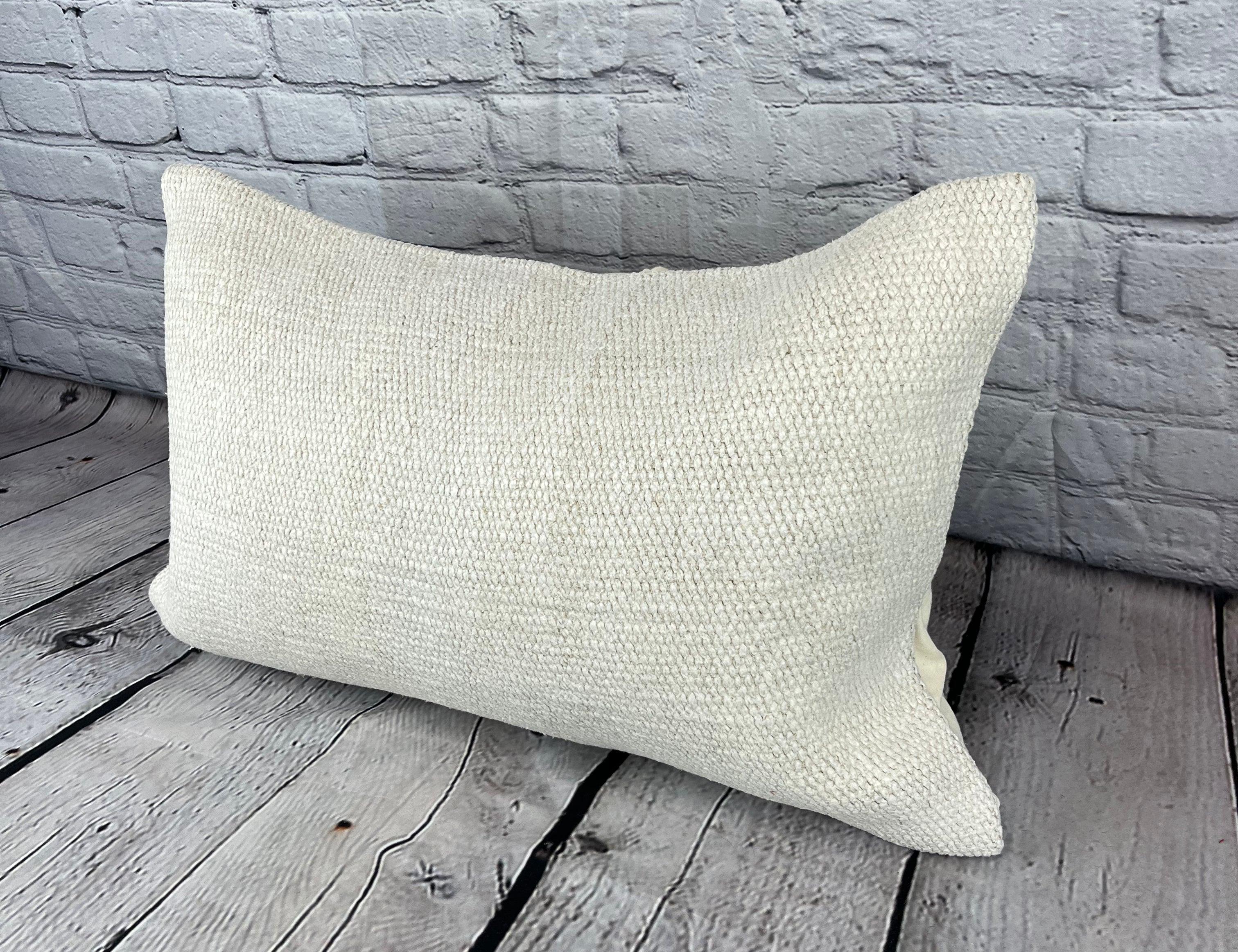16 x 24 Almohada de cáñamo Cojín turco Funda de cojín blanco natural #6184 Eleva la decoración de tu hogar con nuestra Almohada de cáñamo Cojín turco. Esta exquisita funda de almohada, meticulosamente tejida a mano, añade un toque de elegancia y