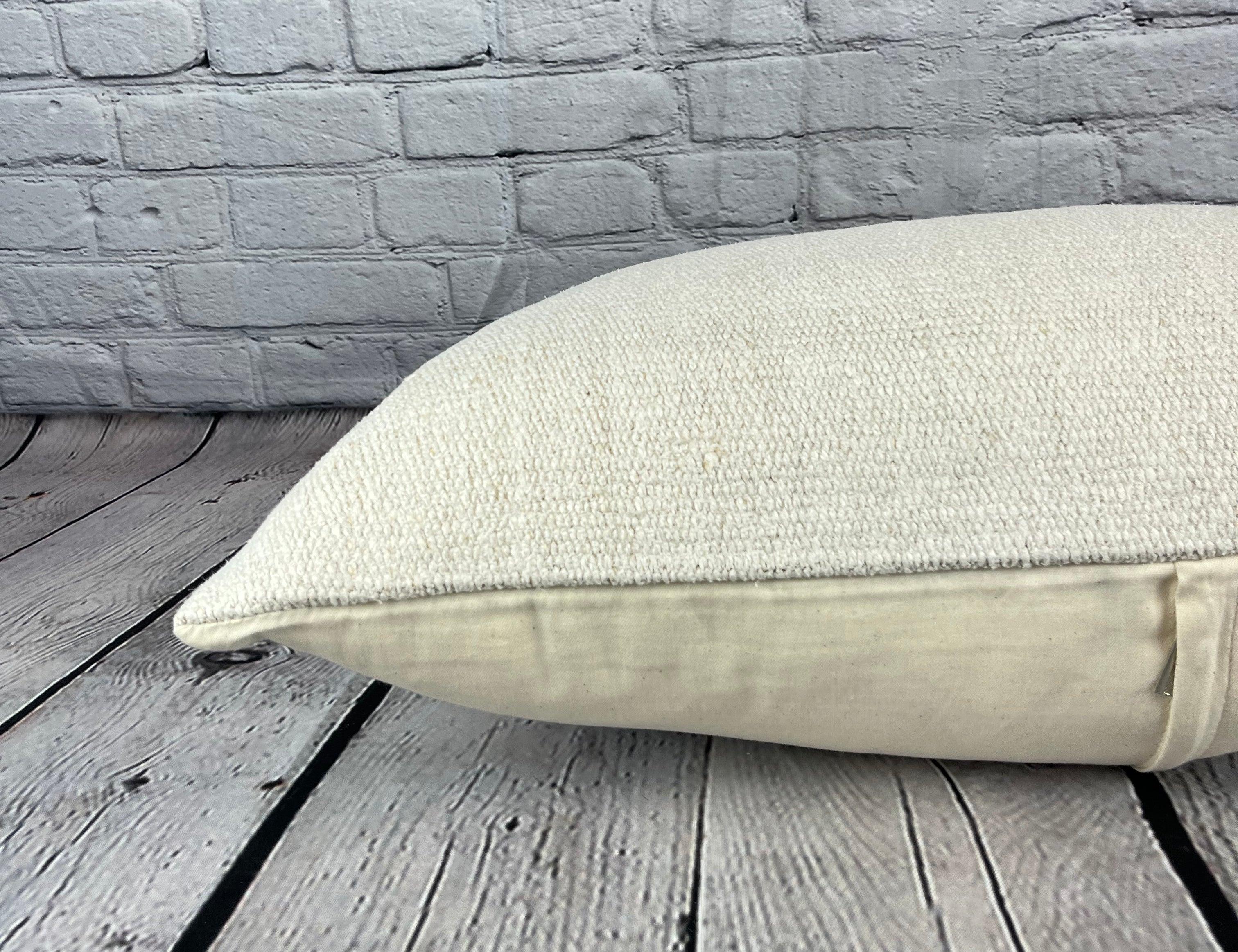 16 x 24 Hanf Kissen Türkisches Kissen Natürliches Weißes Kissen Kissenbezug #6190 Erhöhen Sie Ihr Heimdekor mit unserem Hanf Kissen Türkisches Kissen. Dieser exquisite, sorgfältig handgewebte Kissenbezug verleiht jedem Raum einen Hauch von Eleganz