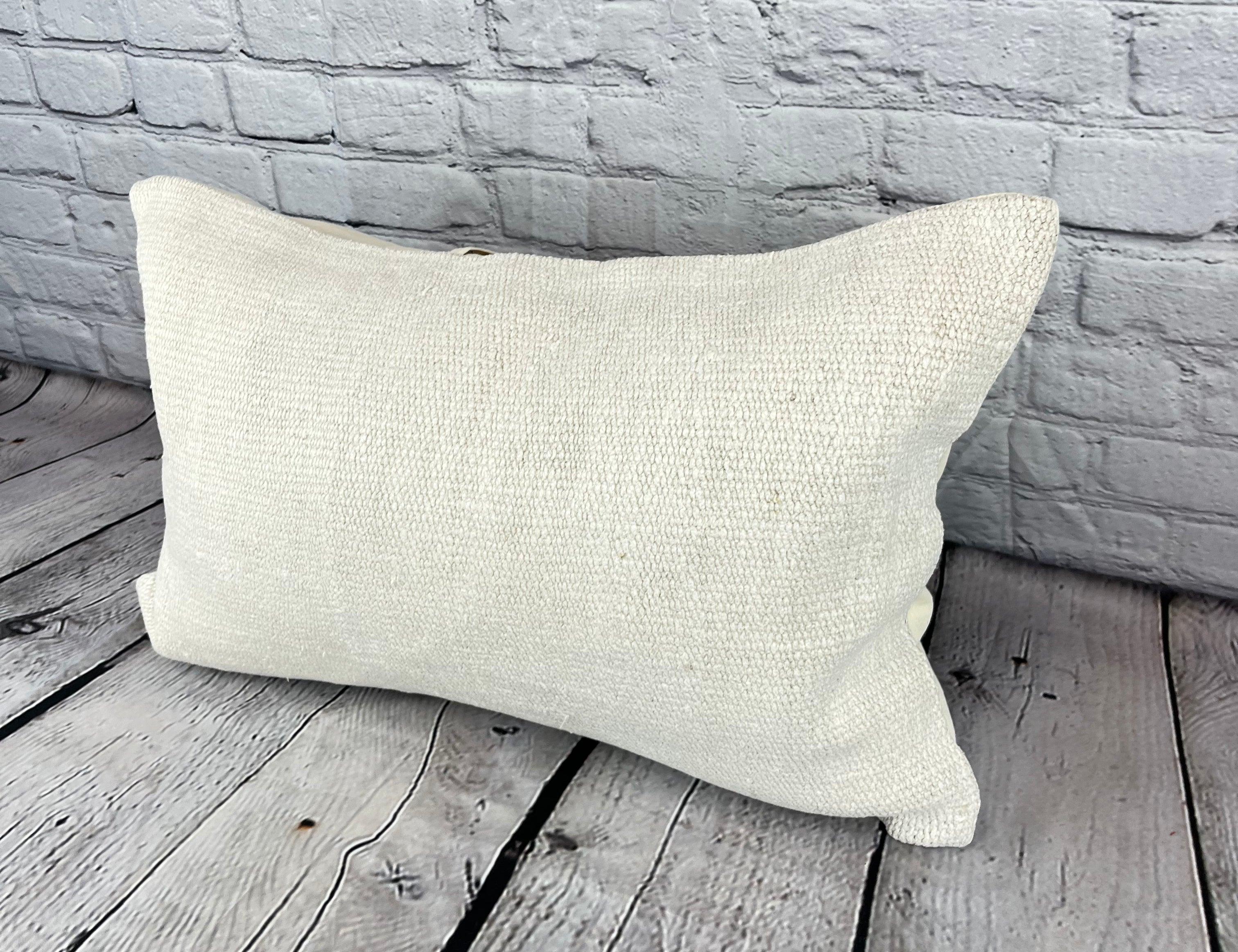 16 x 24 Hanf Kissen Türkisches Kissen Natürliches Weißes Kissen Kissenbezug #6199 Erhöhen Sie Ihre Wohnkultur mit unserem Hanf Kissen Türkisches Kissen. Dieser exquisite, sorgfältig handgewebte Kissenbezug verleiht jedem Raum einen Hauch von Eleganz