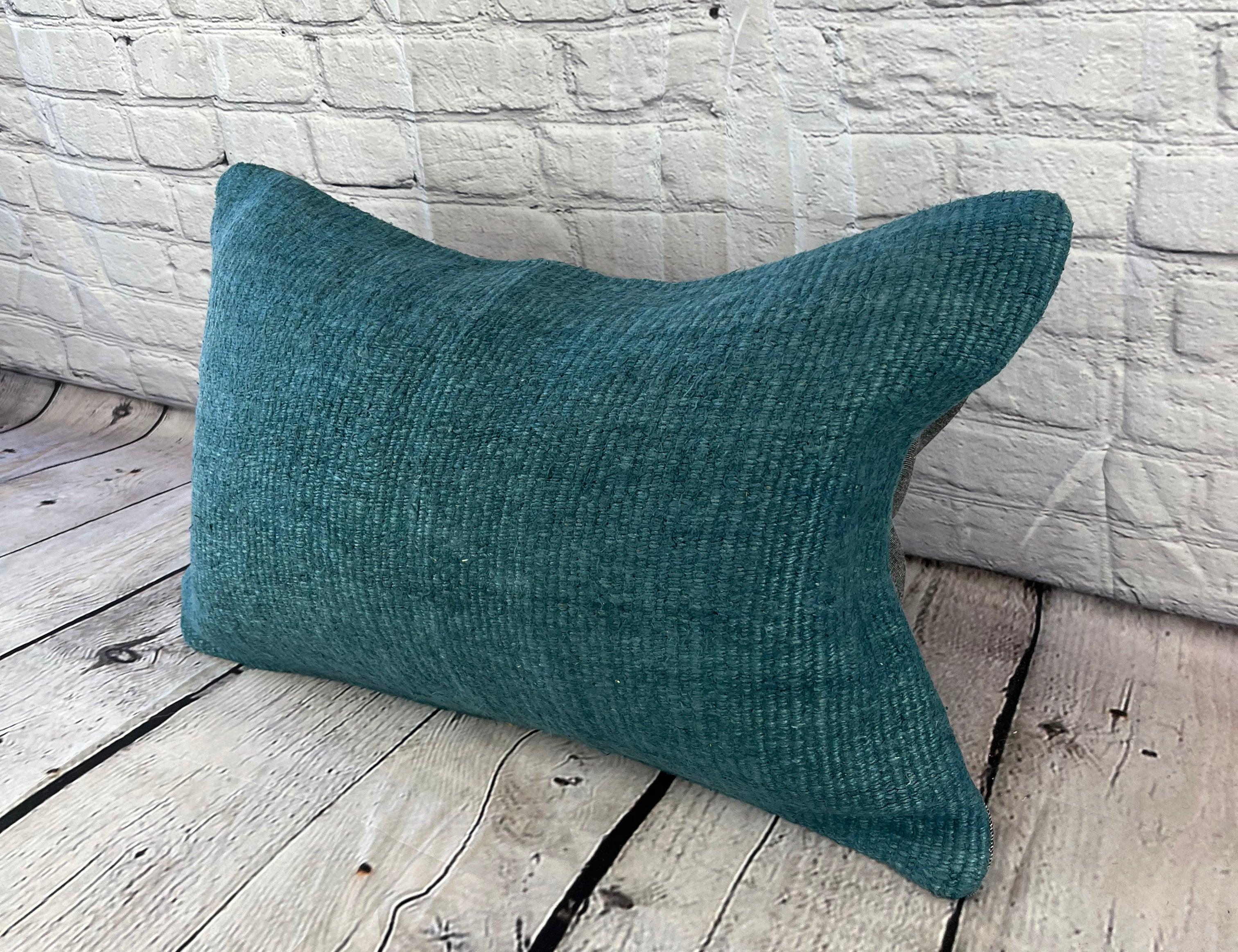 16 x 24 Hanfkissen Türkisches Kissen Natürliches graublaues Kissen Kissenbezug #6397 Erhöhen Sie Ihre Wohnkultur mit unserem Hanfkissen Türkisches Kissen. Dieser exquisite, sorgfältig handgewebte Kissenbezug verleiht jedem Raum einen Hauch von