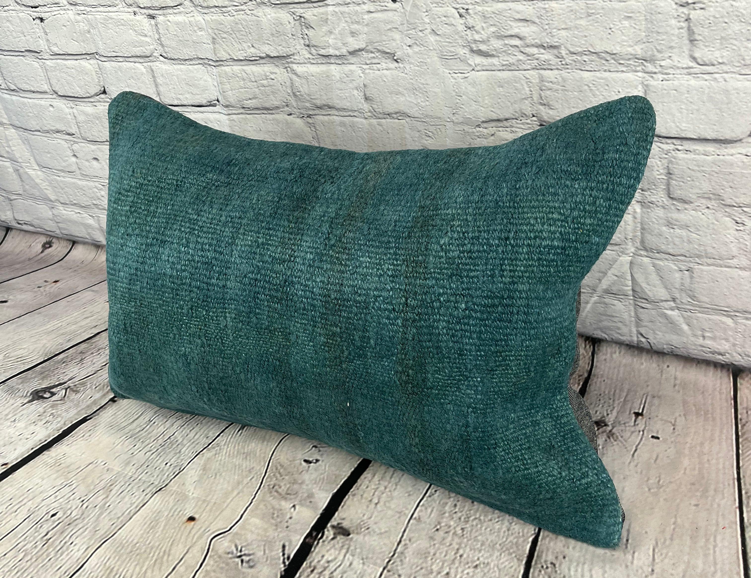 16 x 24 Hanf Kissen Türkisches Kissen Natürliches Graublau Kissen Kissenbezug #6412 Erhöhen Sie Ihr Zuhause mit unserem Hanf Kissen Türkisches Kissen. Dieser exquisite, sorgfältig handgewebte Kissenbezug verleiht jedem Raum einen Hauch von Eleganz