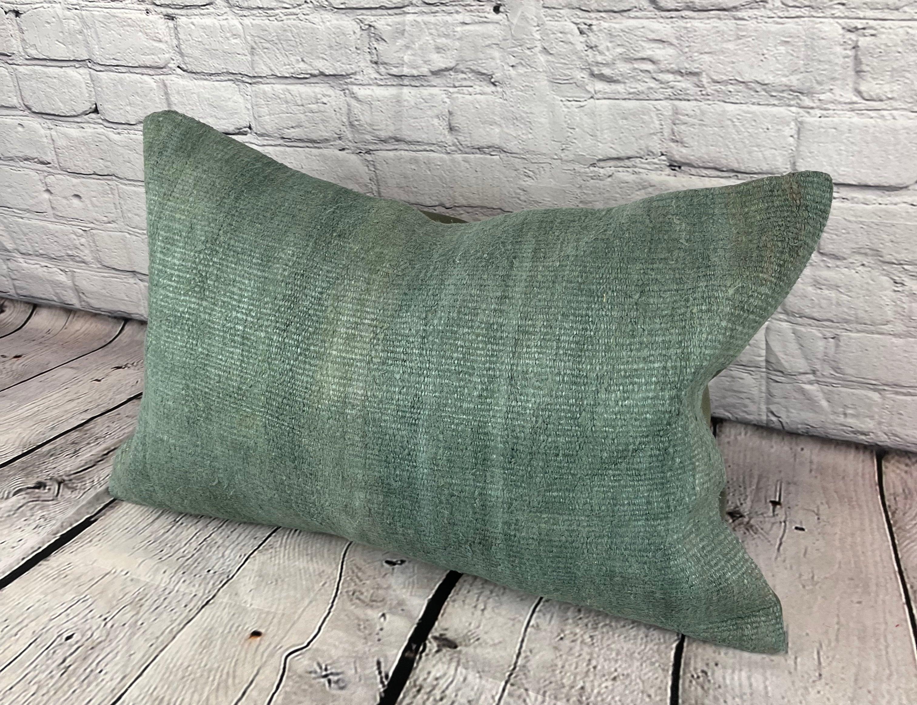 16 x 24 Hanf Kissen Türkisches Kissen Natürliches Spanisches Grünes Kissen Kissenbezug #6025 Erhöhen Sie Ihr Heimdekor mit unserem Hanf Kissen Türkisches Kissen. Dieser exquisite, sorgfältig handgewebte Kissenbezug verleiht jedem Raum einen Hauch