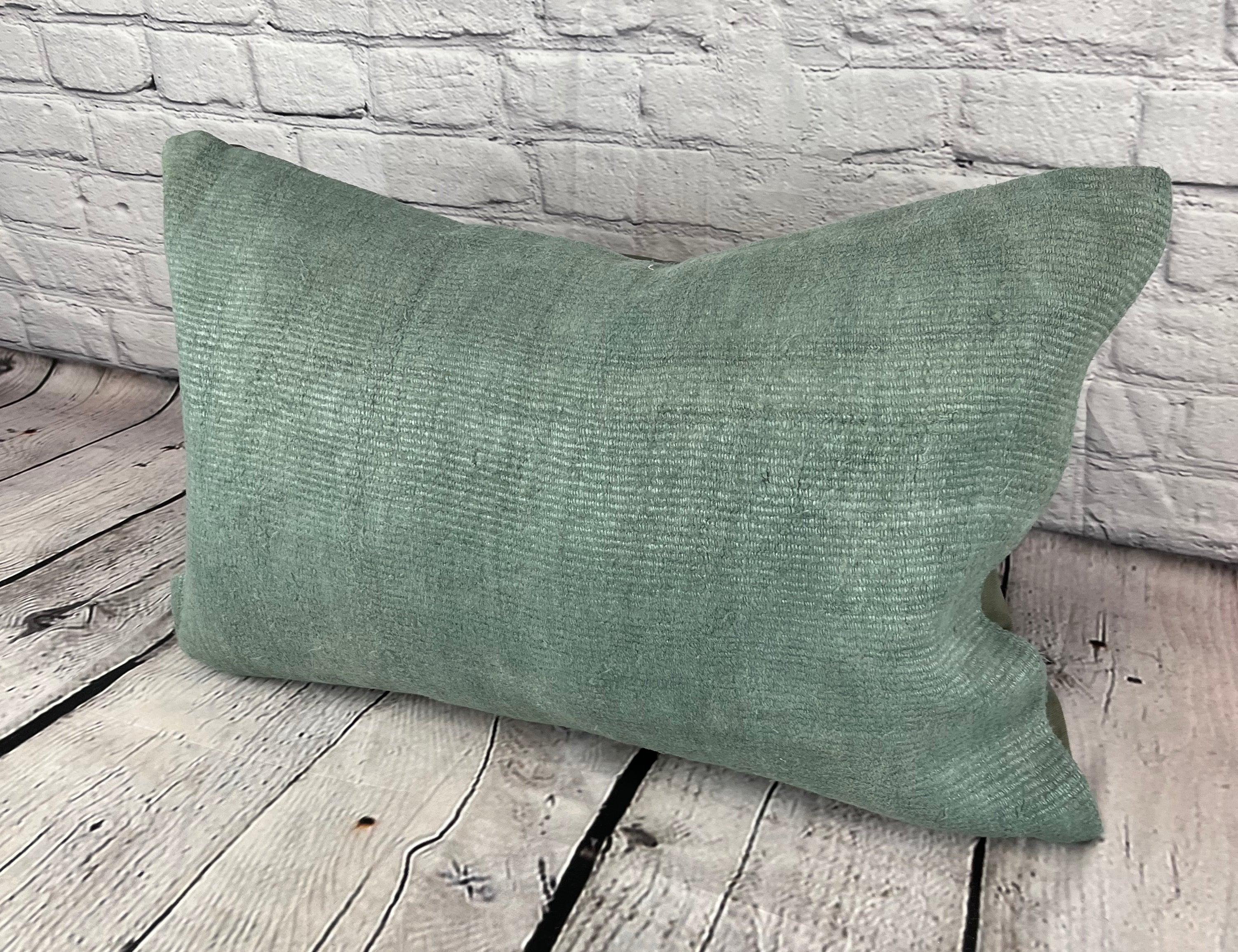 16 x 24 Hanf Kissen Türkisches Kissen Natürliches Spanisches Grünes Kissen Kissenbezug #6033 Erhöhen Sie Ihr Heimdekor mit unserem Hanf Kissen Türkisches Kissen. Dieser exquisite, sorgfältig handgewebte Kissenbezug verleiht jedem Raum einen Hauch