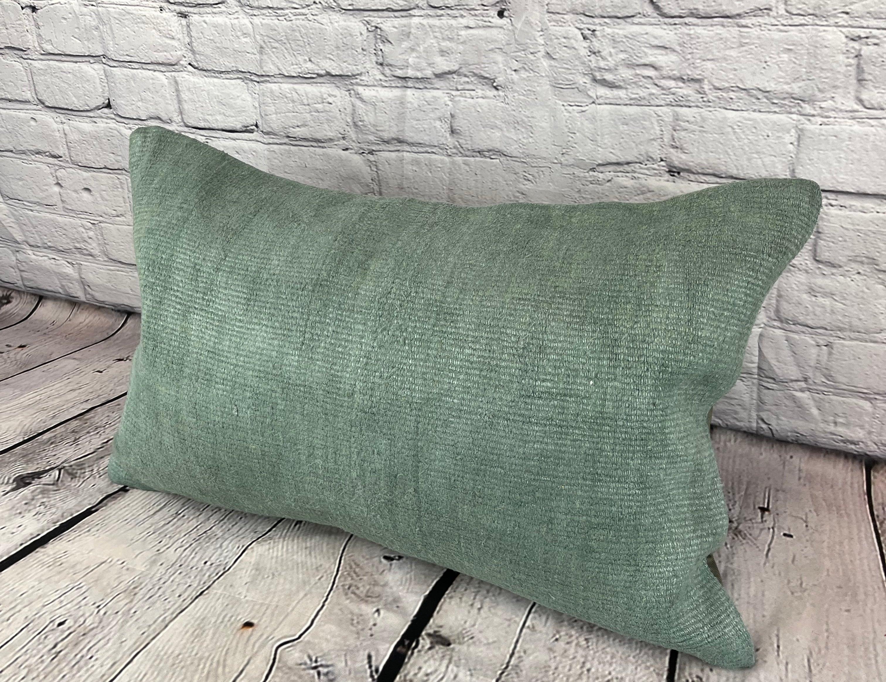 16 x 24 Hanf Kissen Türkisches Kissen Natürliches Spanisches Grünes Kissen Kissenbezug #6037 Erhöhen Sie Ihr Heimdekor mit unserem Hanf Kissen Türkisches Kissen. Dieser exquisite, sorgfältig handgewebte Kissenbezug verleiht jedem Raum einen Hauch