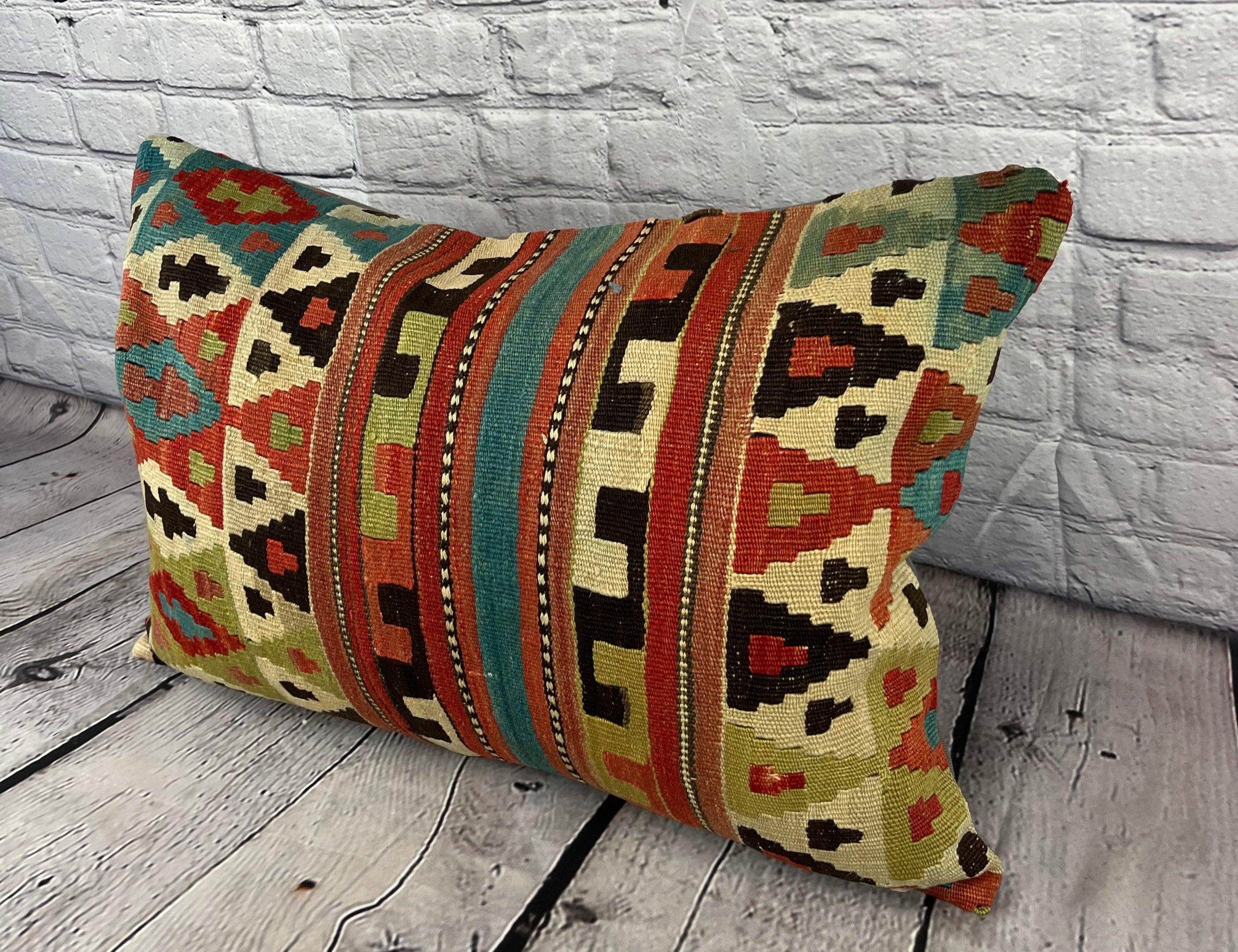16 x 24 Kilim Pillow Turkish Anatolian Whispers Pillow Cushion Cover #6876 Améliorez votre décoration intérieure avec notre Kilim Pillow Turkish Kilim Cushion. Cette exquise housse de coussin, méticuleusement tissée à la main, apporte une touche