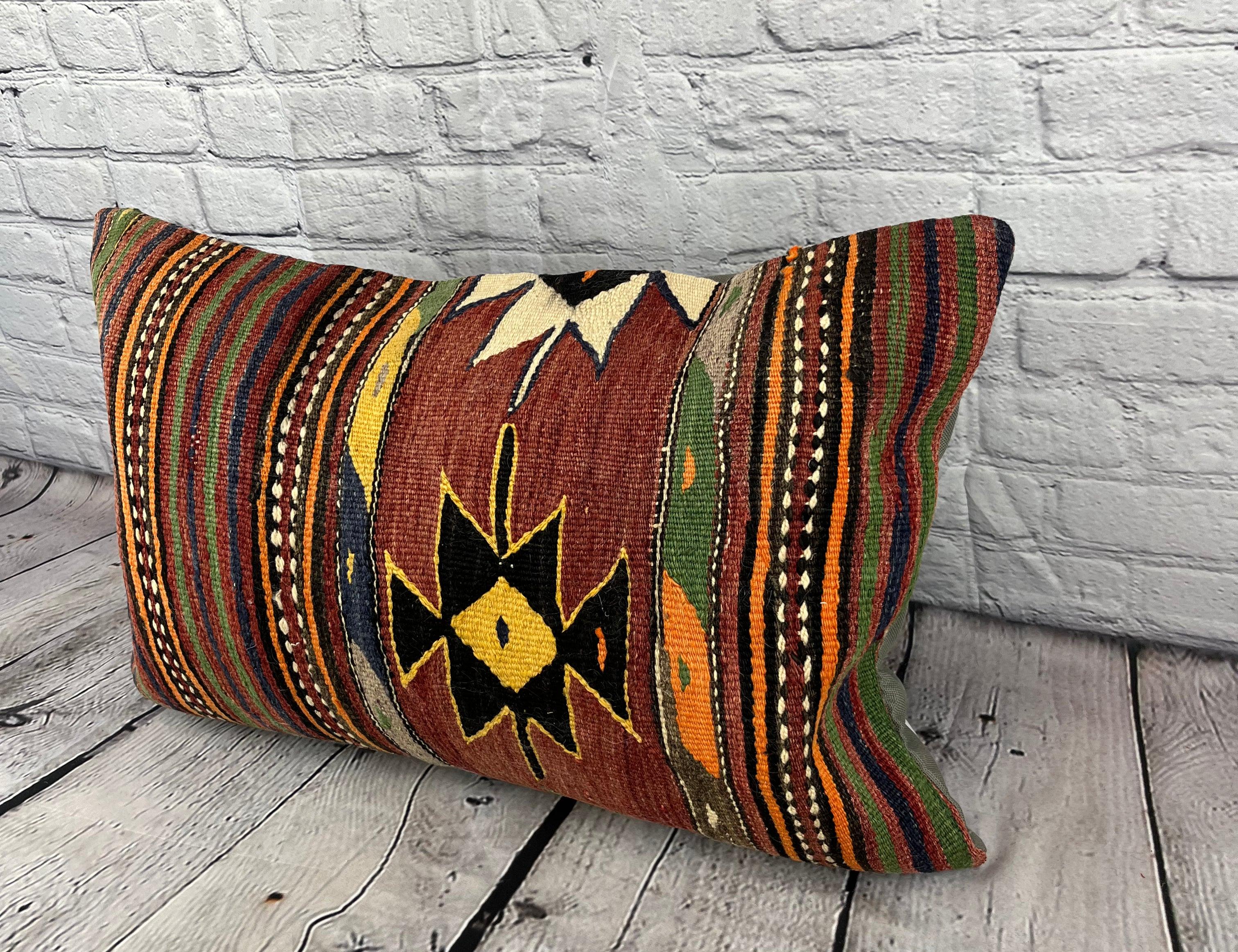 16 x 24 Kilim Pillow Turkish Anatolian Whispers Pillow Cushion Cover #6879 Verbessern Sie Ihr Zuhause mit unserem Kilim Pillow Turkish Kilim Cushion. Dieser exquisite, sorgfältig handgewebte Kissenbezug bringt einen Hauch von Eleganz und kulturellem