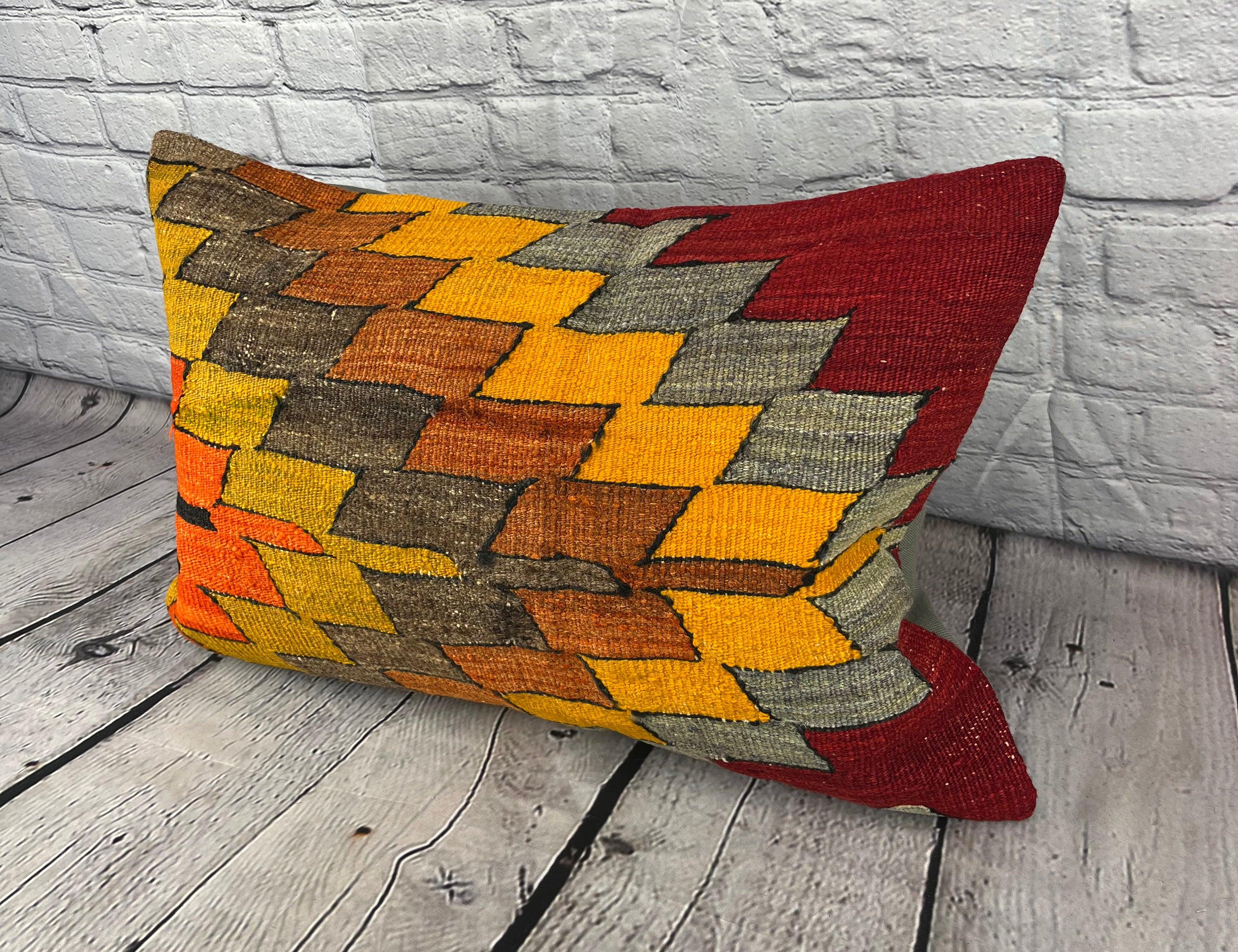 16 x 24 Cojín Kilim Cojín Turco Otomano Odisea Funda de Cojín #6878 Mejora la decoración de tu hogar con nuestro Cojín Kilim Turco. Esta exquisita funda de almohada, meticulosamente tejida a mano, aporta un toque de elegancia y herencia cultural a