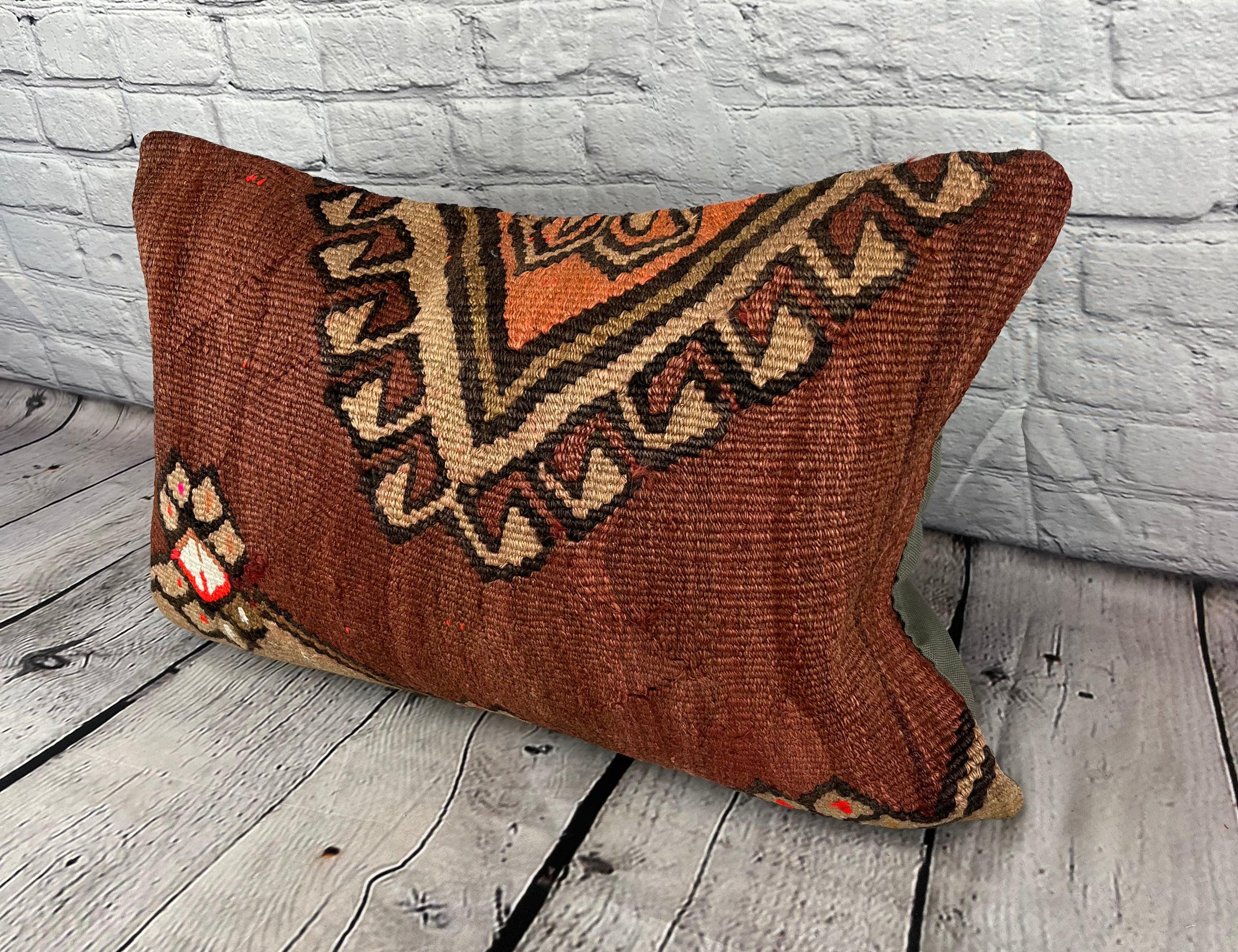16 x 24 Kilim Pillow Turkish Sapphire Shores Pillow Cushion Cover #6877 Verbessern Sie Ihr Zuhause mit unserem Kilim Pillow Turkish Kilim Cushion. Dieser exquisite, sorgfältig handgewebte Kissenbezug bringt einen Hauch von Eleganz und kulturellem