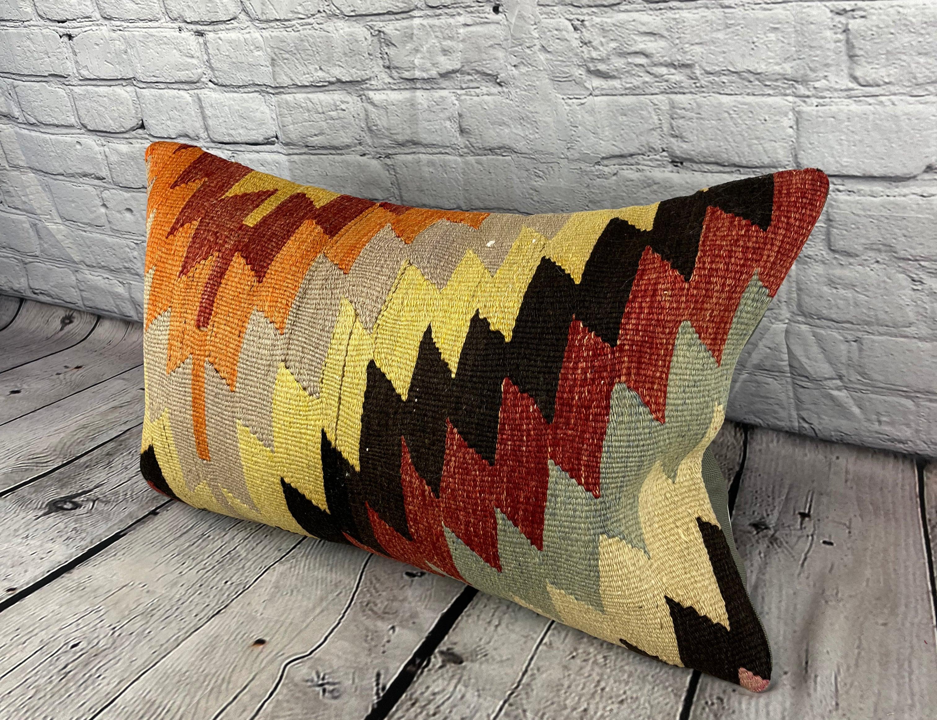 16 x 24 Cojín Kilim Cojín Jardín Secreto Turco Funda de cojín #6860 Realza la decoración de tu casa con nuestro cojín Kilim turco. Esta exquisita funda de almohada, meticulosamente tejida a mano, aporta un toque de elegancia y herencia cultural a