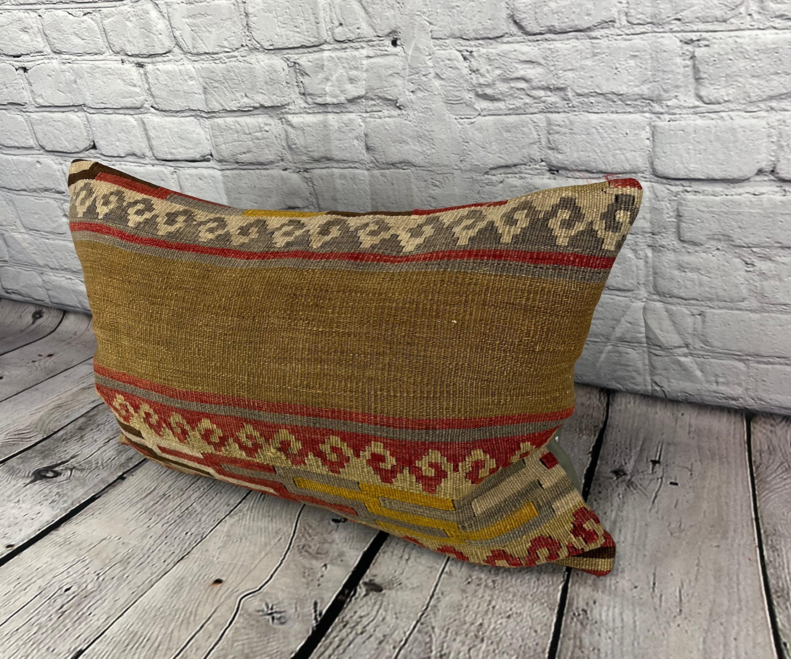 16 x 24 Cojín Kilim Cojín Turco Cojín Crepúsculo de Capadocia Funda de Cojín #6931 Mejora la decoración de tu hogar con nuestro cojín Kilim Cojín Kilim Turco. Esta exquisita funda de almohada, meticulosamente tejida a mano, aporta un toque de