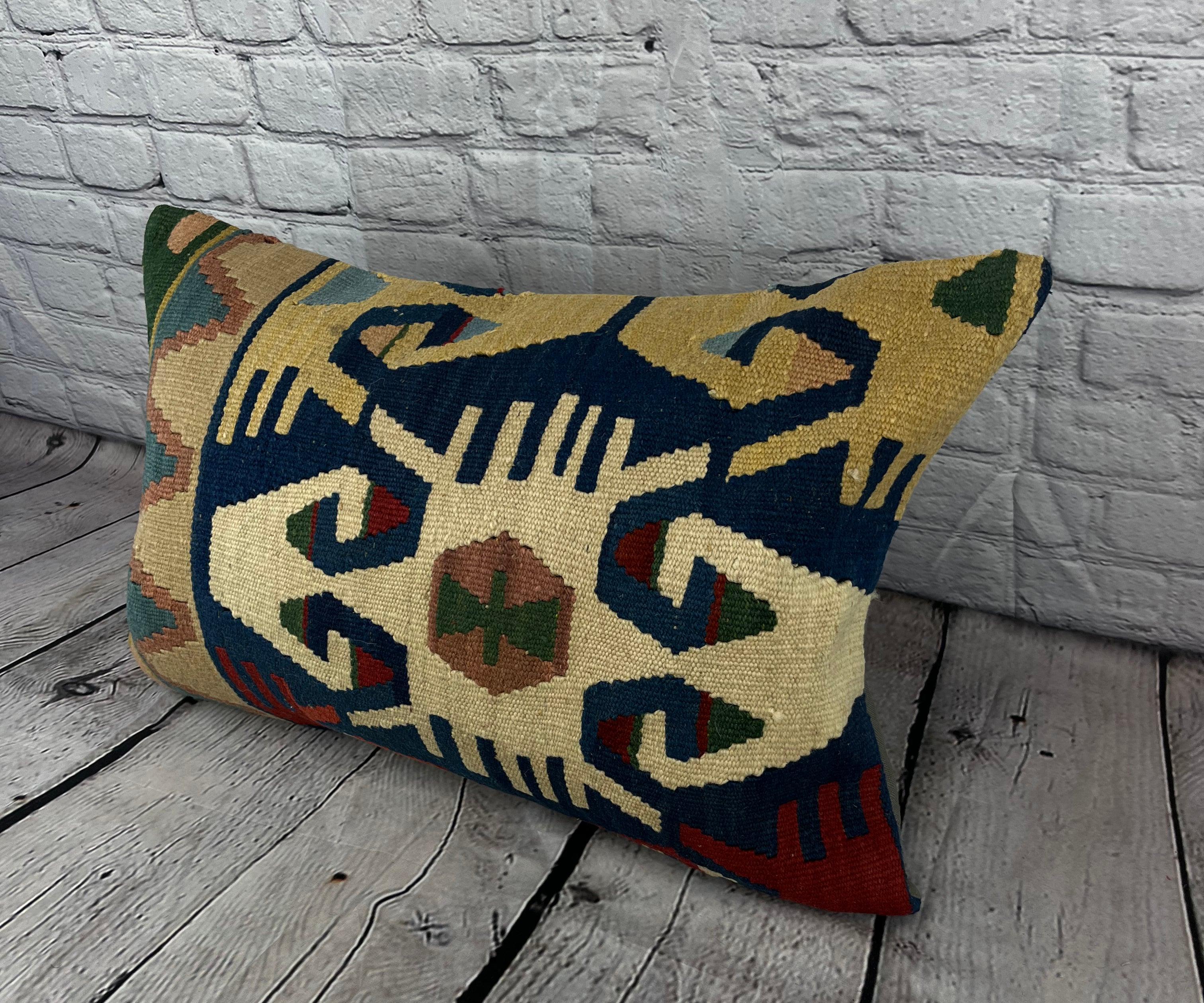 16 x 24 Kilim Pillow Turkish Cushion Turkish Coffee Break Pillow Cushion Cover #6943 Améliorez votre décoration intérieure avec notre Kilim Pillow Turkish Kilim Cushion. Cette exquise housse de coussin, méticuleusement tissée à la main, apporte une