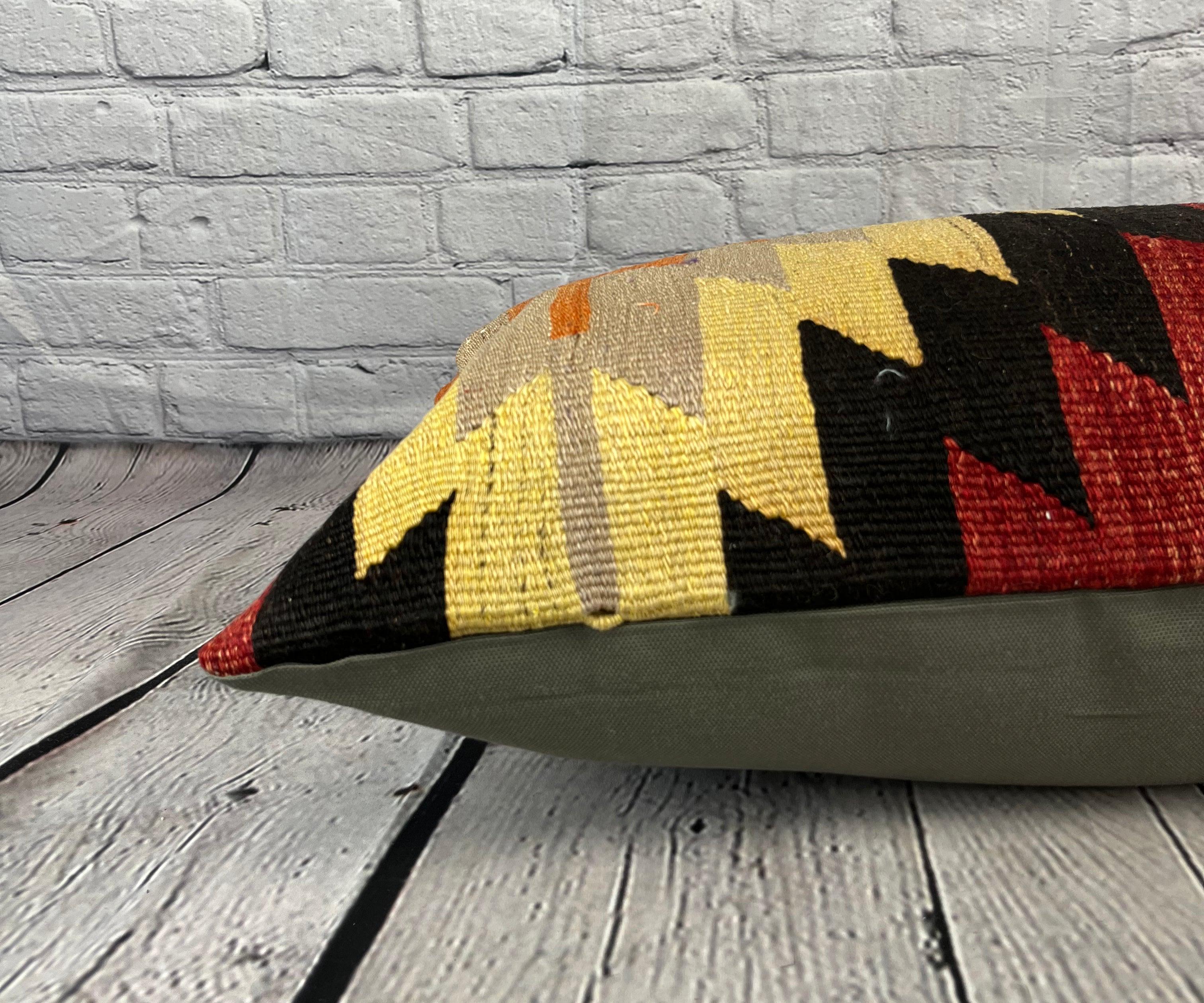 Noué à la main Coussin turc Kilim Twilight Serenity coussin de 16 x 24 n°6867 en vente
