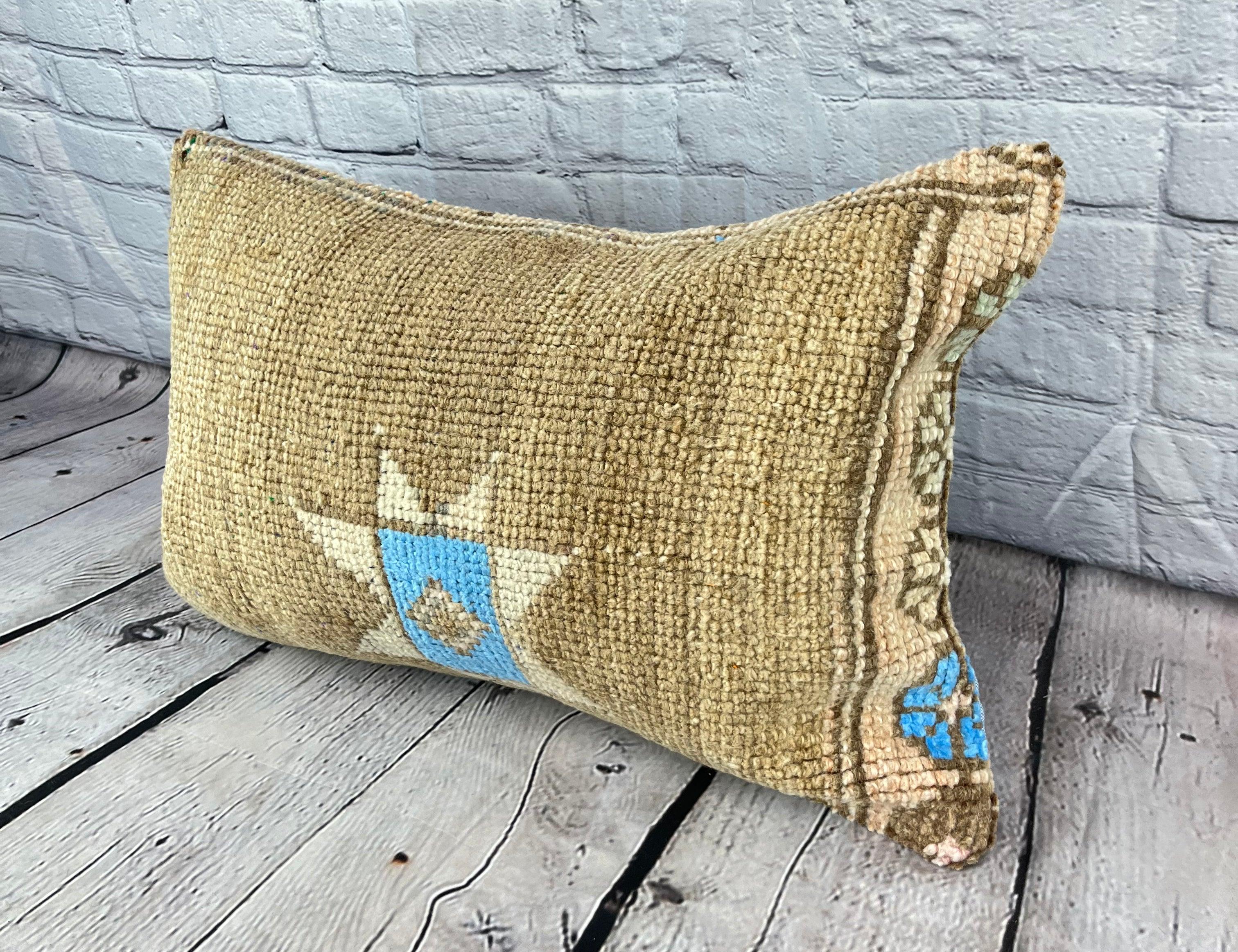 16 x 24 Rug Pillow Anatolian Harmony Turkish Pillow Cushion Cover #6682 Verschönern Sie Ihr Zuhause mit unserem Rug Pillow Turkish Rug Cushion. Dieser exquisite, sorgfältig handgewebte Kissenbezug bringt einen Hauch von Eleganz und kulturellem Erbe