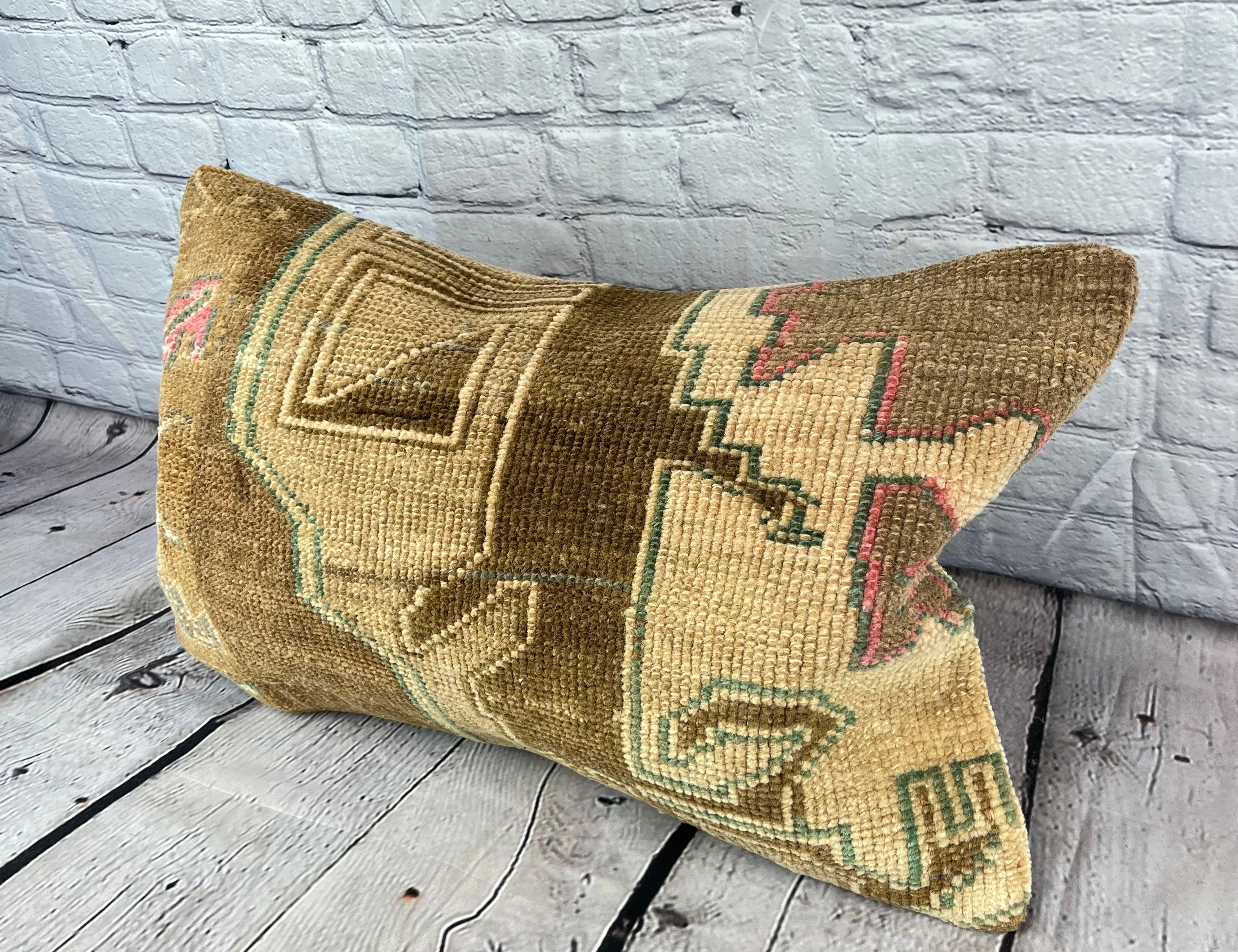 16 x 24 Rug Pillow Anatolian Haven Turkish Pillow Cushion Cover #7847 Migliora l'arredamento della tua casa con il nostro Rug Pillow Turkish Rug Cushion. Questo squisito copricuscino, meticolosamente tessuto a mano, dona un tocco di eleganza e di