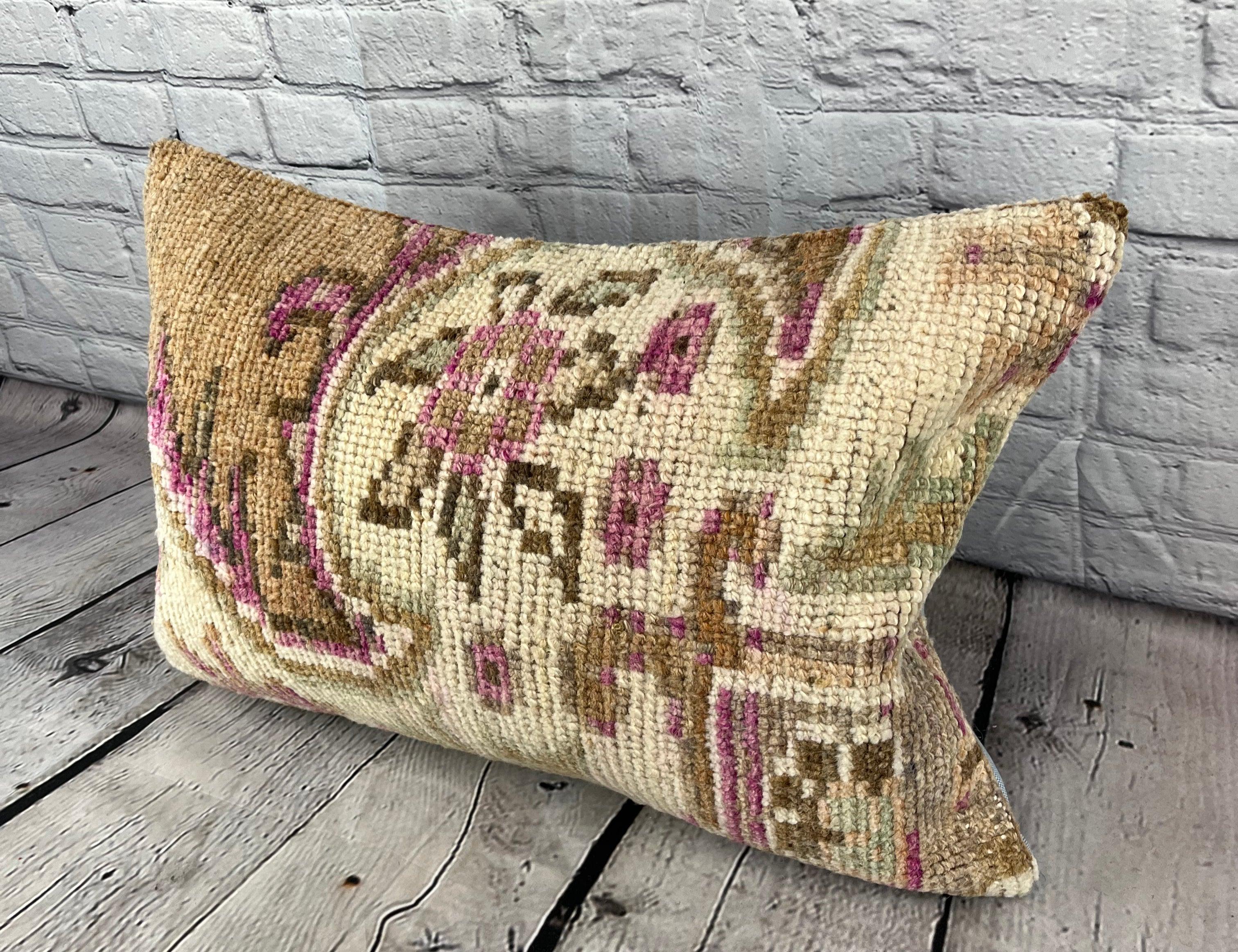 16 x 24 Rug Pillow Byzantine Emberglow Turkish Pillow Cushion Cover #7447 Améliorez votre décoration intérieure avec notre Rug Pillow Turkish Rug Cushion. Cette exquise housse de coussin, méticuleusement tissée à la main, apporte une touche