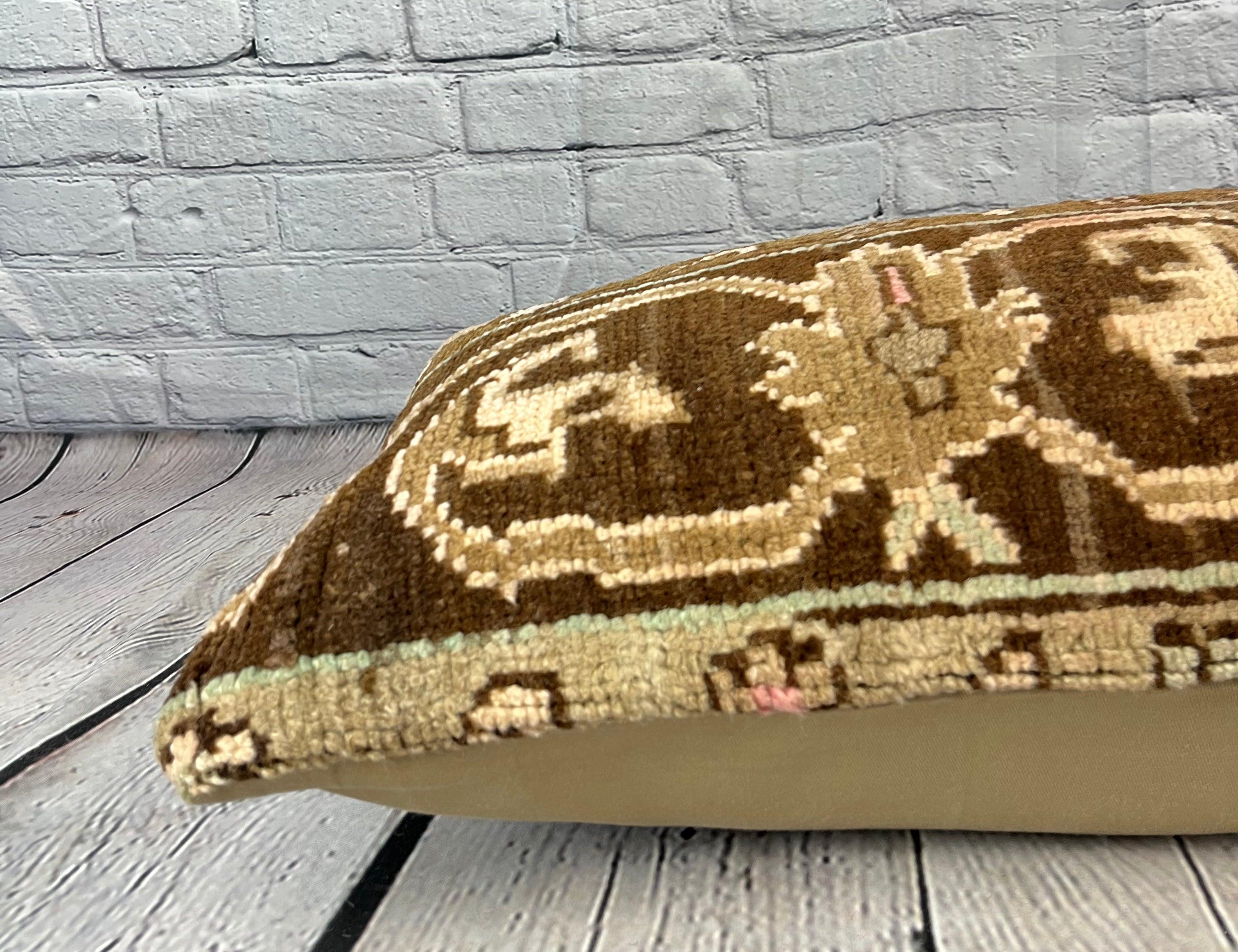 16 x 24 Rug Pillow Golden Oasis Turkish Pillow Cushion Cover #7729 In New Condition For Sale In Houston, TX