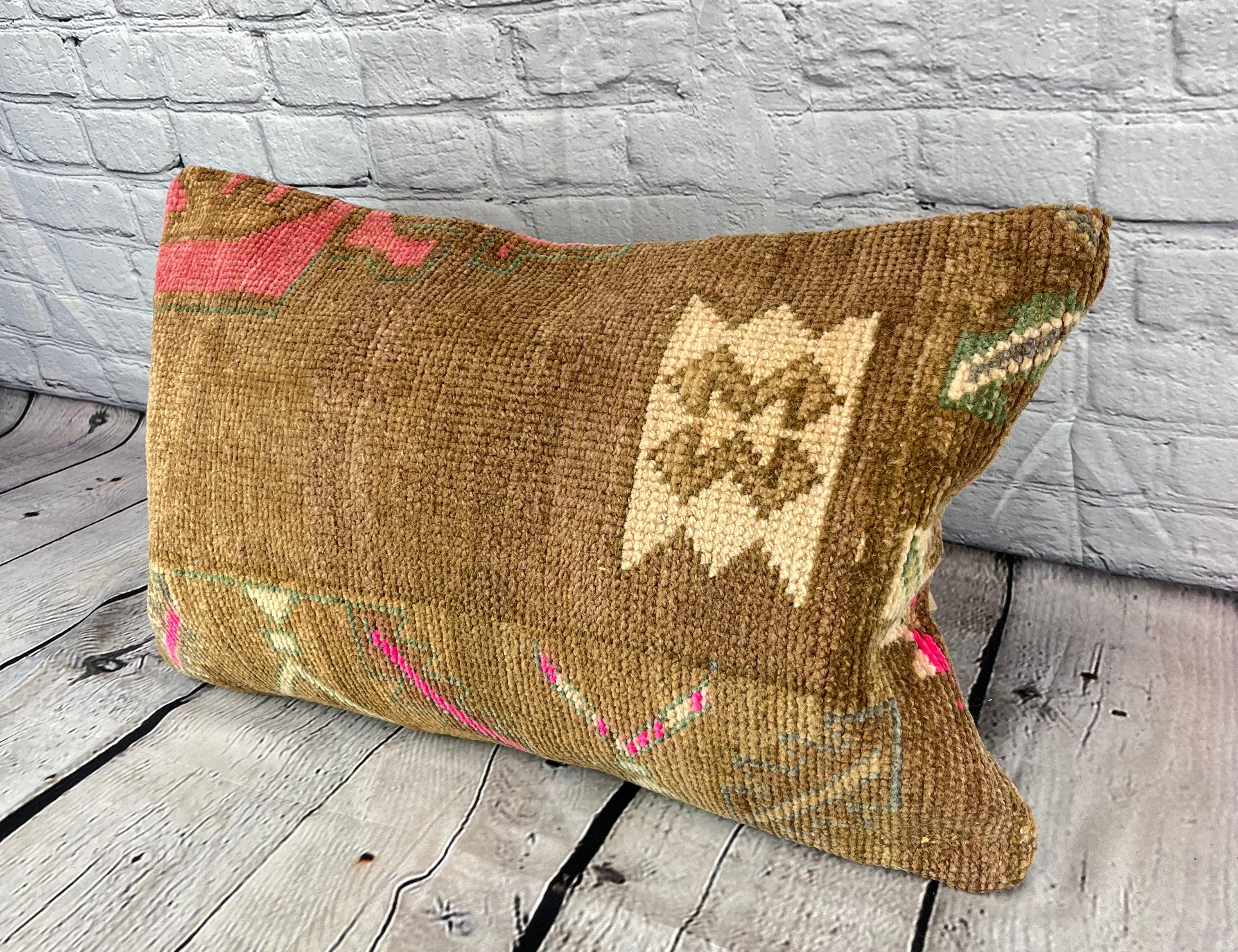 16 x 24 Rug Pillow Istanbul Twilight Turkish Pillow Cushion Cover #7701 Améliorez votre décoration intérieure avec notre Rug Pillow Turkish Rug Cushion. Cette exquise housse de coussin, méticuleusement tissée à la main, apporte une touche d'élégance