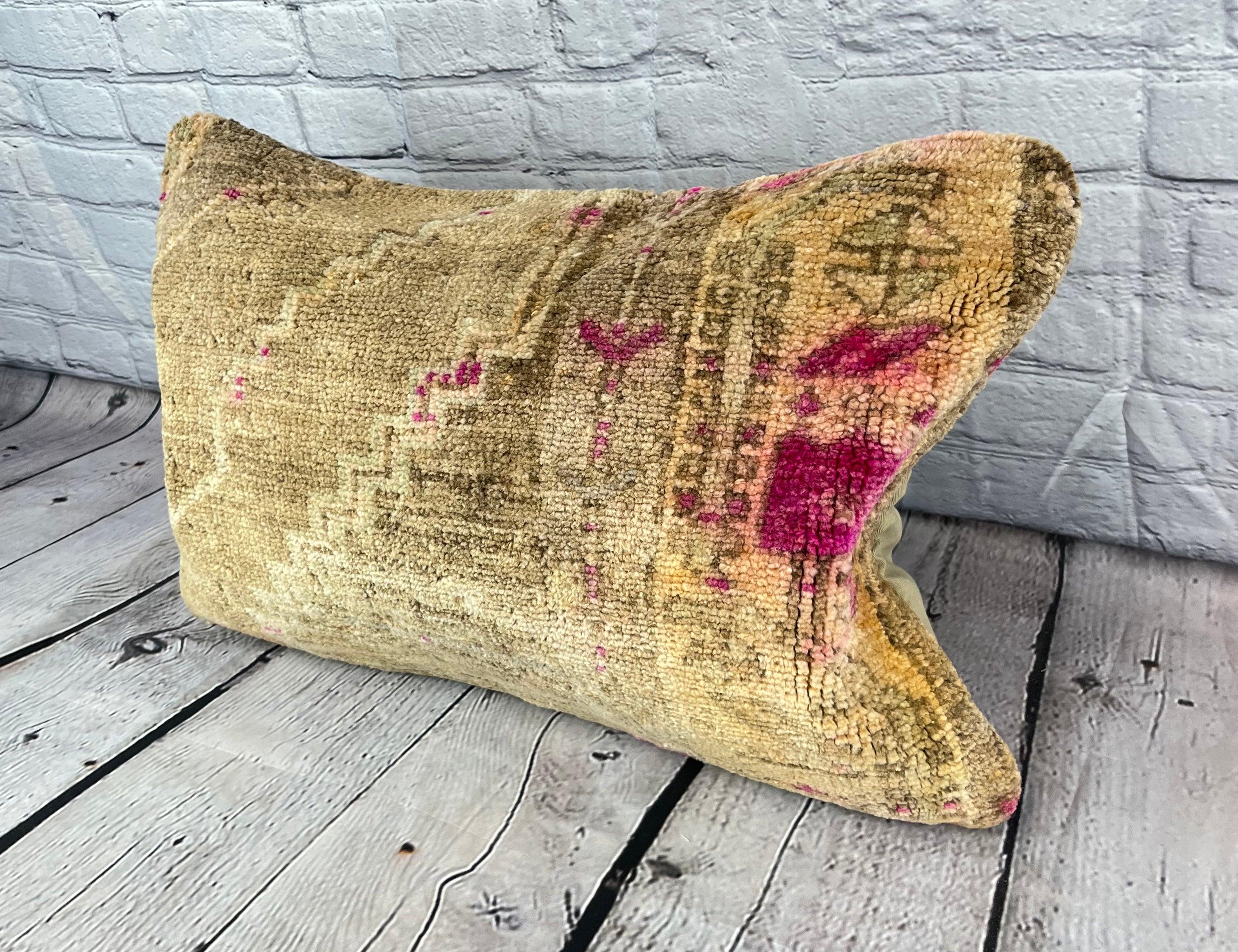 16 x 24 Rug Pillow Ottoman Opal Turkish Pillow Cushion Cover #7710 Améliorez votre décoration intérieure avec notre Rug Pillow Turkish Rug Cushion. Cette exquise housse de coussin, méticuleusement tissée à la main, apporte une touche d'élégance et