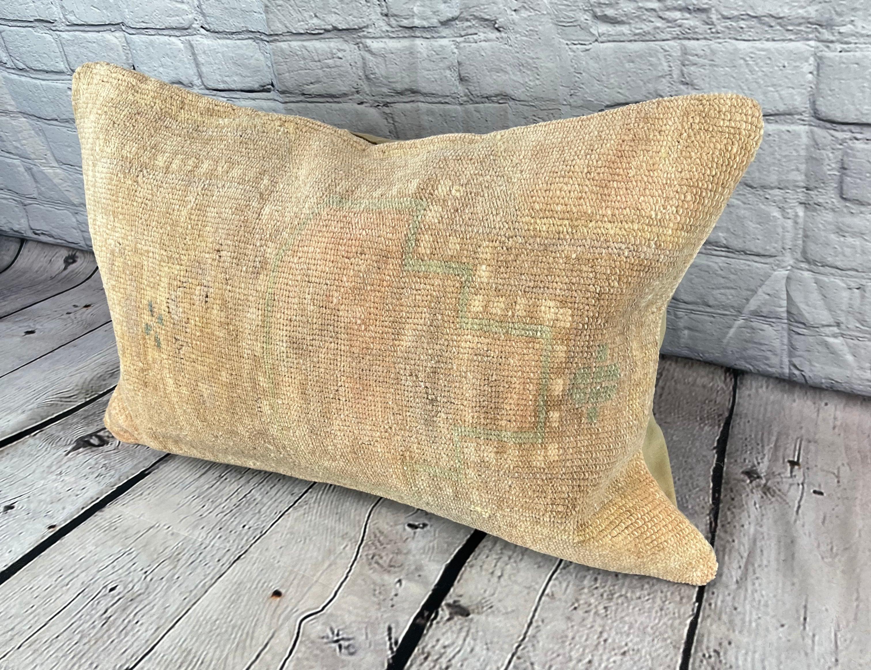 16 x 24 Cojín Almohada Almohada Turca Solaz del Sultán Funda de Cojín #7841 Mejora la decoración de tu hogar con nuestro cojín Almohada Almohada Turca. Esta exquisita funda de almohada, meticulosamente tejida a mano, aporta un toque de elegancia y