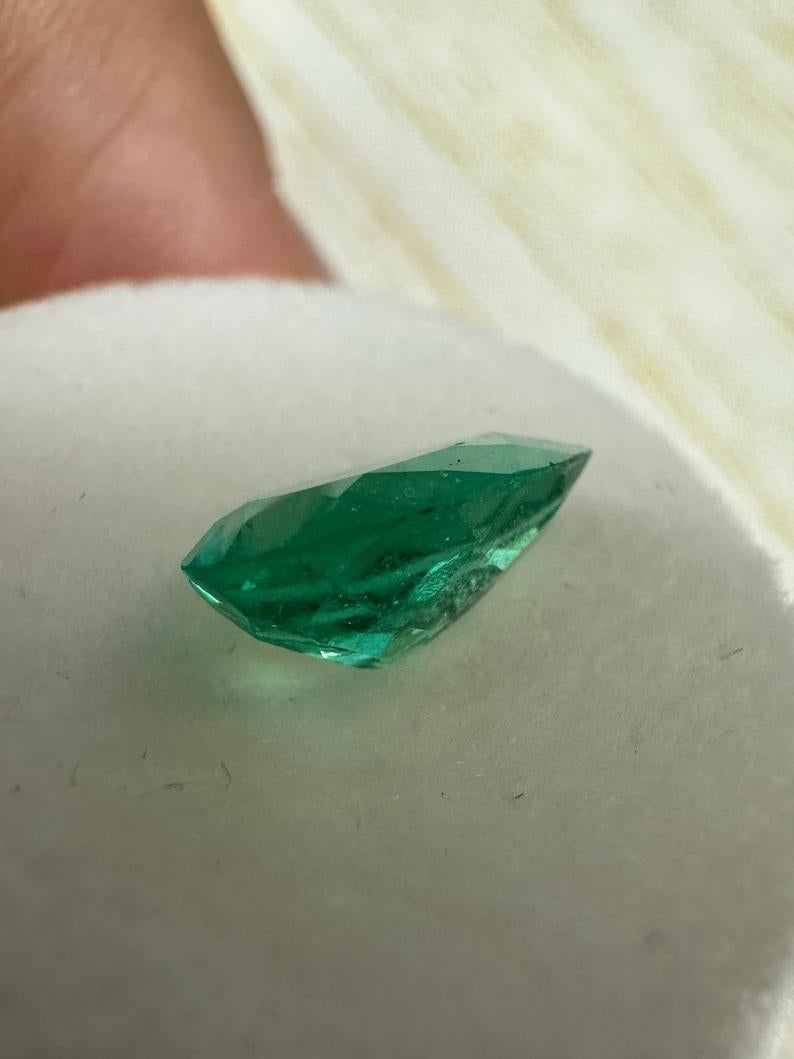 Taglio a goccia 1,60 Carati 10,6x6,8 Smeraldo Colombiano Verde Primavera - Gemma di maggio con taglio a pera in vendita