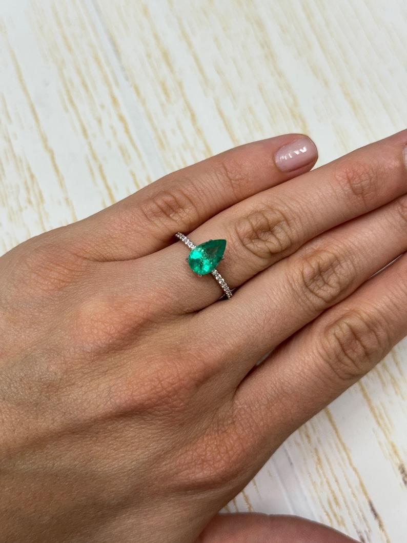 1,60 Carati 10,6x6,8 Smeraldo Colombiano Verde Primavera - Gemma di maggio con taglio a pera in vendita 2