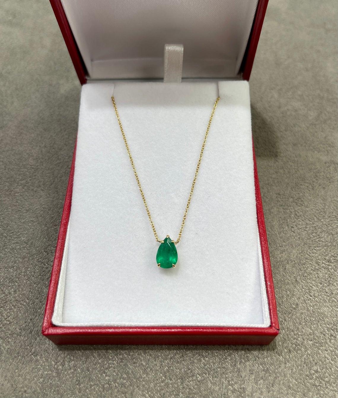 Modern 1.60-Carat 18K Colombian Emerald Pear Cut Solitaire Gold Necklace For Sale