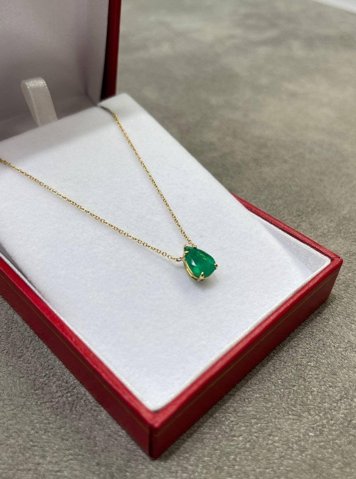 1.60-Carat 18K Colombian Emerald Pear Cut Solitaire Gold Necklace For Sale 1