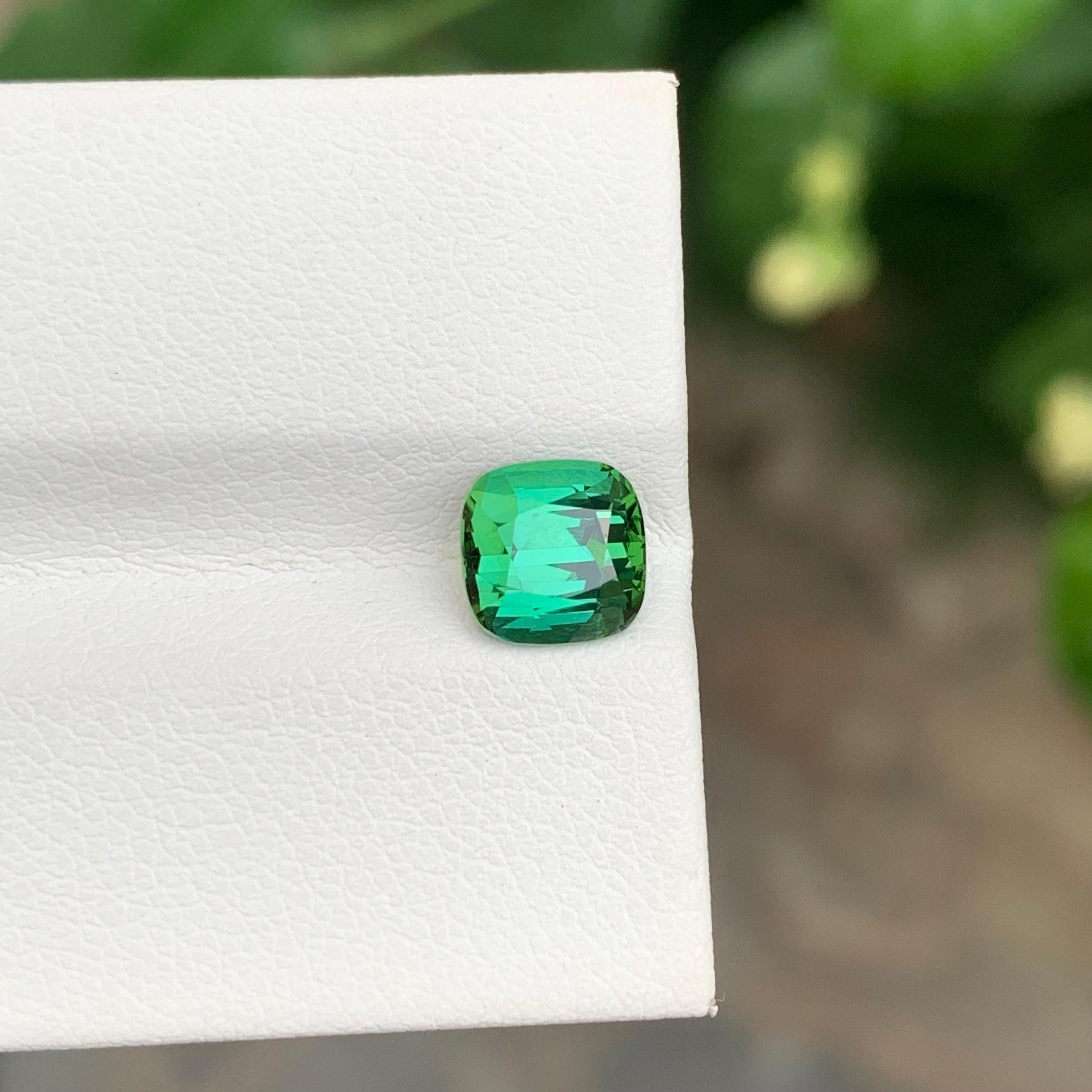 Adorable turmalina verde brillante natural suelta de 1,60 quilates procedente de Afganistán en venta 4