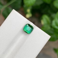 1,60 Carati Adorabile tormalina verde brillante naturale sfusa dall'Afghanistan