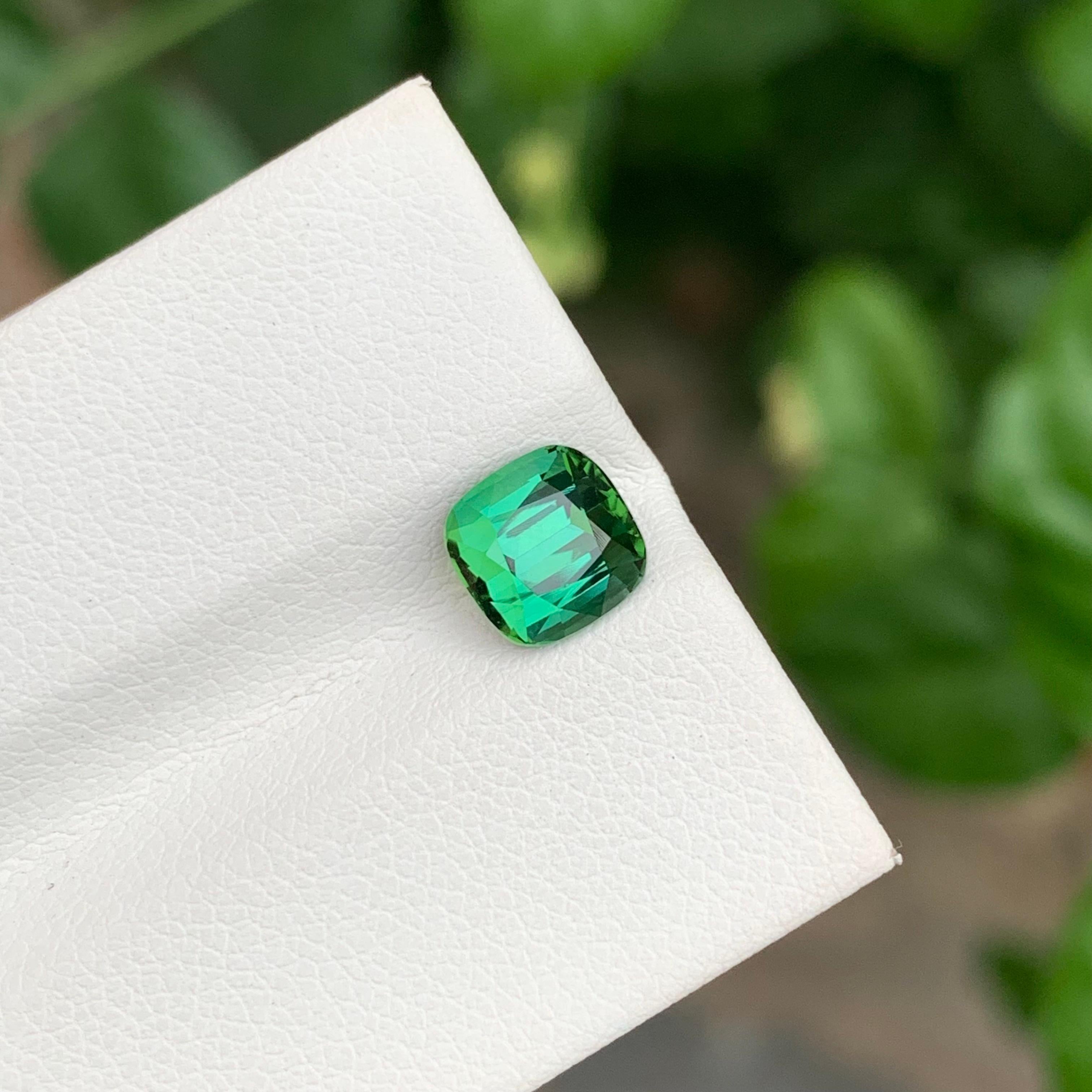 Adorable turmalina verde brillante natural suelta de 1,60 quilates procedente de Afganistán Artes y manualidades en venta