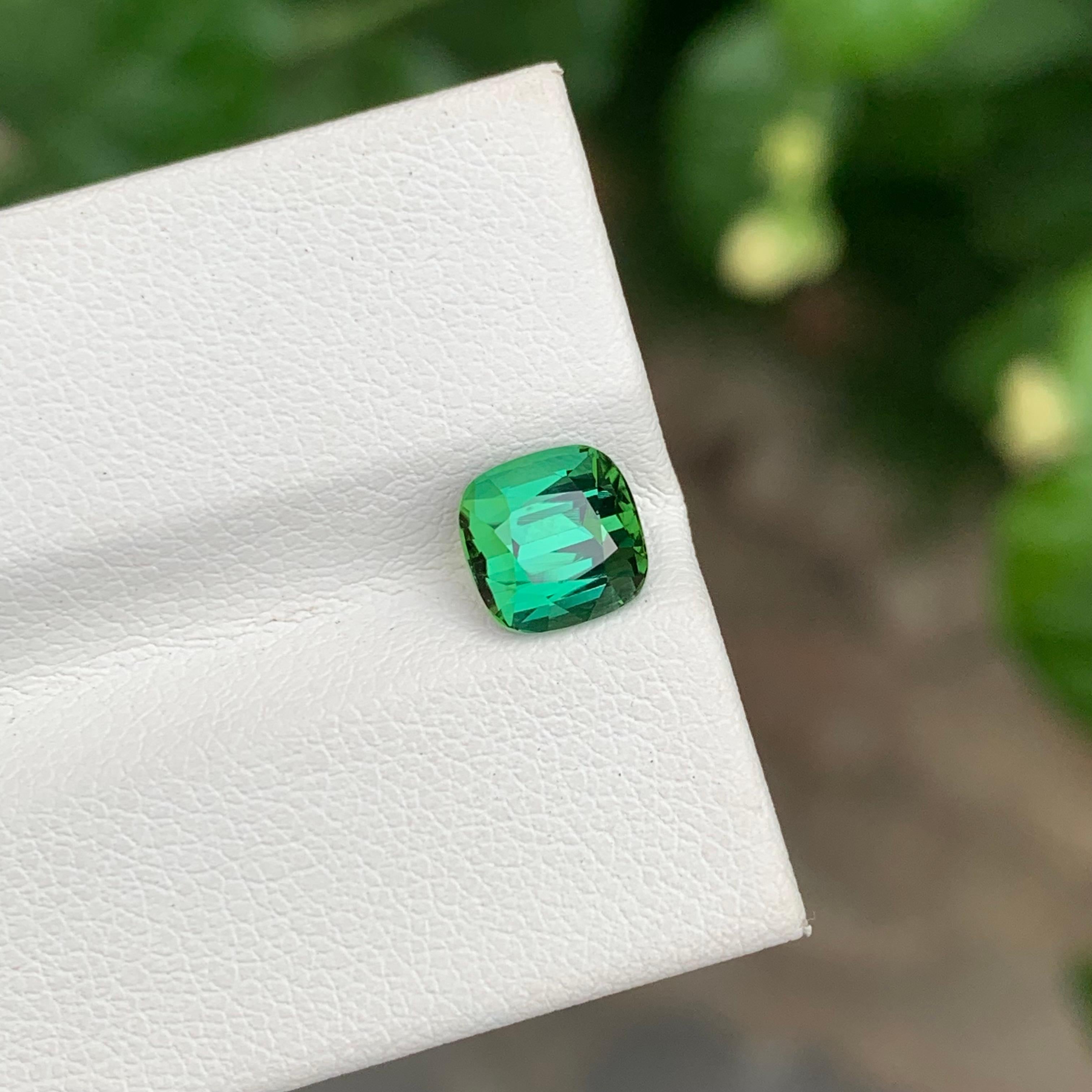 Adorable turmalina verde brillante natural suelta de 1,60 quilates procedente de Afganistán en venta 2