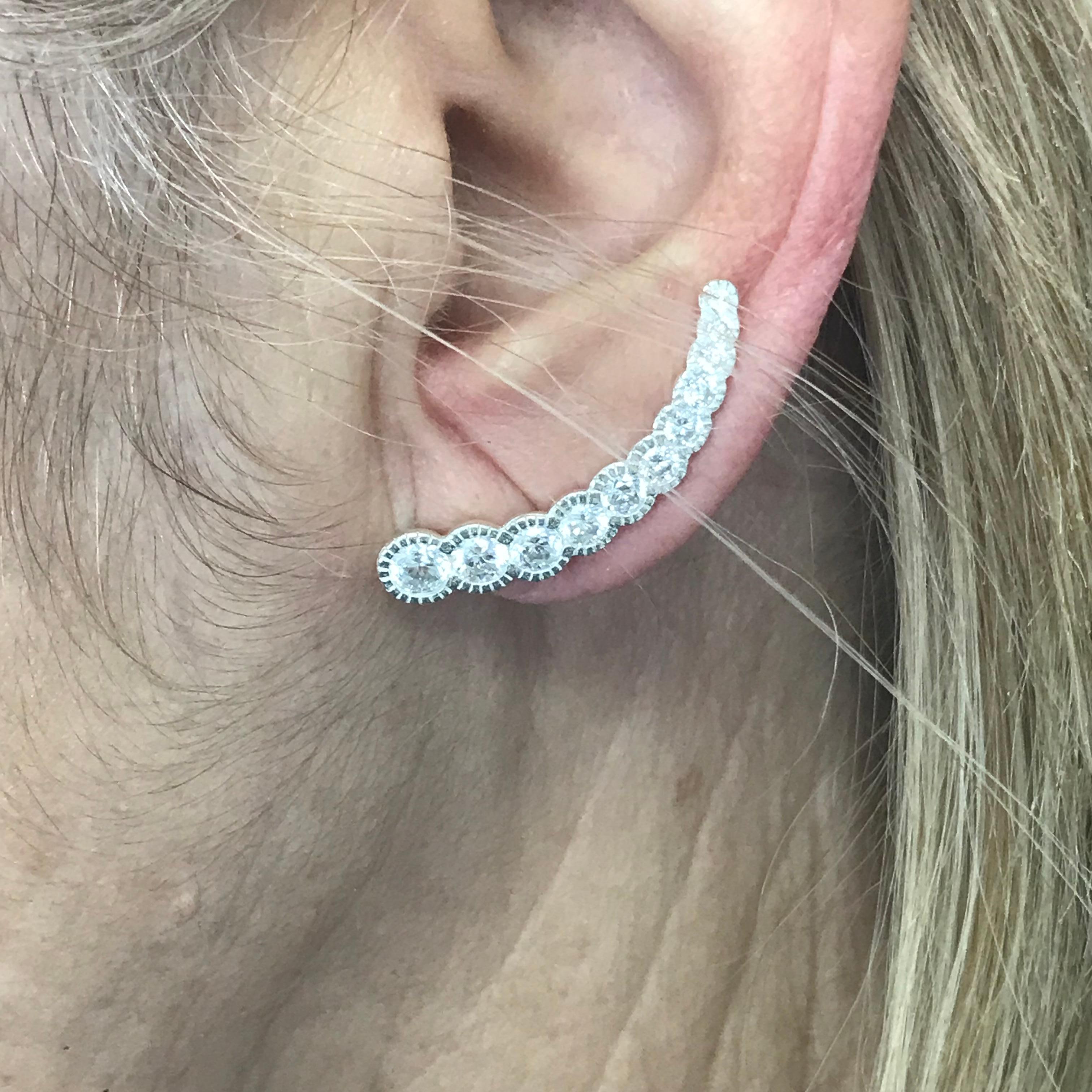 Pendientes Baguette engastados en canal de 1,60 quilates aproximadamente, Ben Dannie Moderno en venta