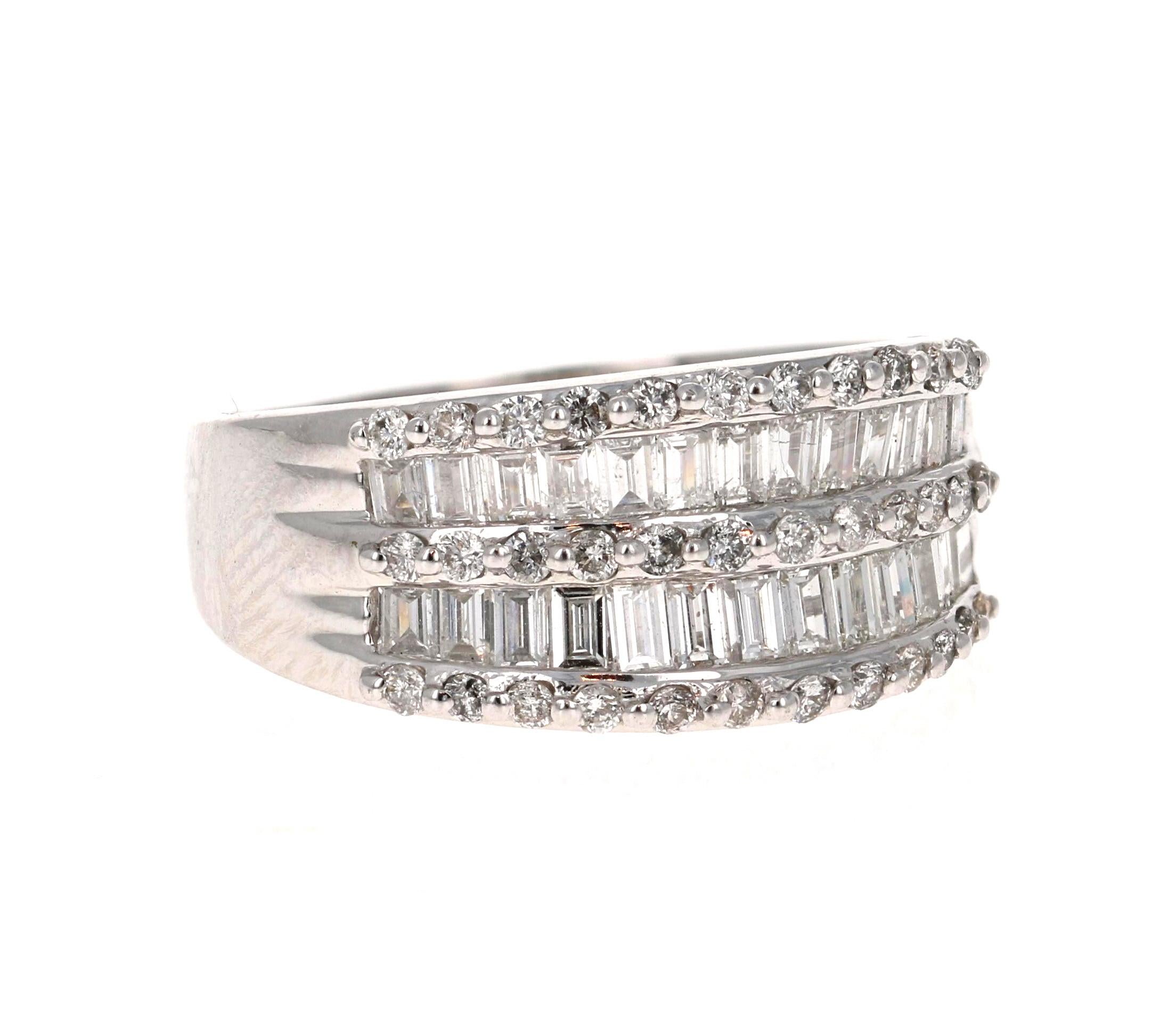 Klassisches Baguette- und Rundschliff-Diamantband 

Dieser Ring hat 26 Diamanten im Baguetteschliff mit einem Gewicht von 1,30 Karat und ist mit 36 Diamanten im Rundschliff mit einem Gewicht von 0,30 Karat verziert. Die Reinheit und Farbe der