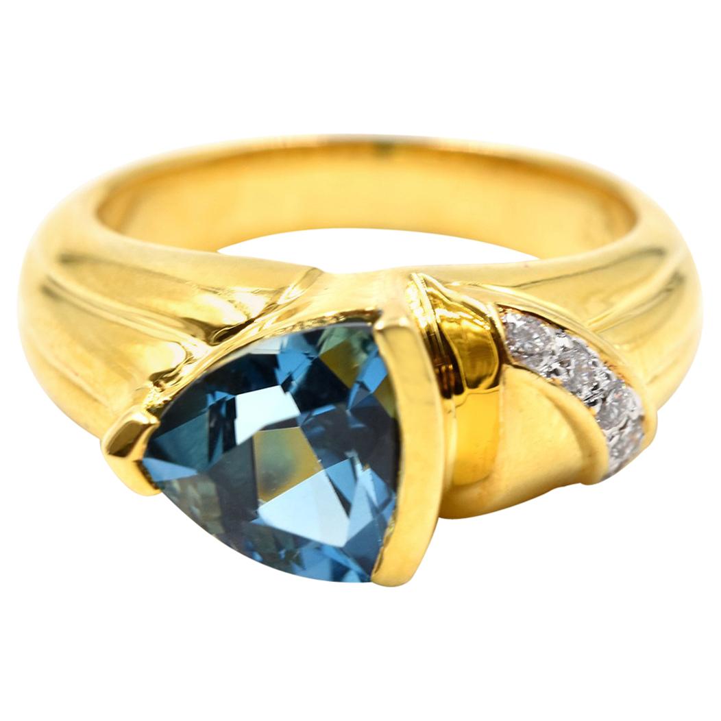 1.60 Carat Blue Topaz and Diamond Ring 18 Karat Yellow Gold For Sale