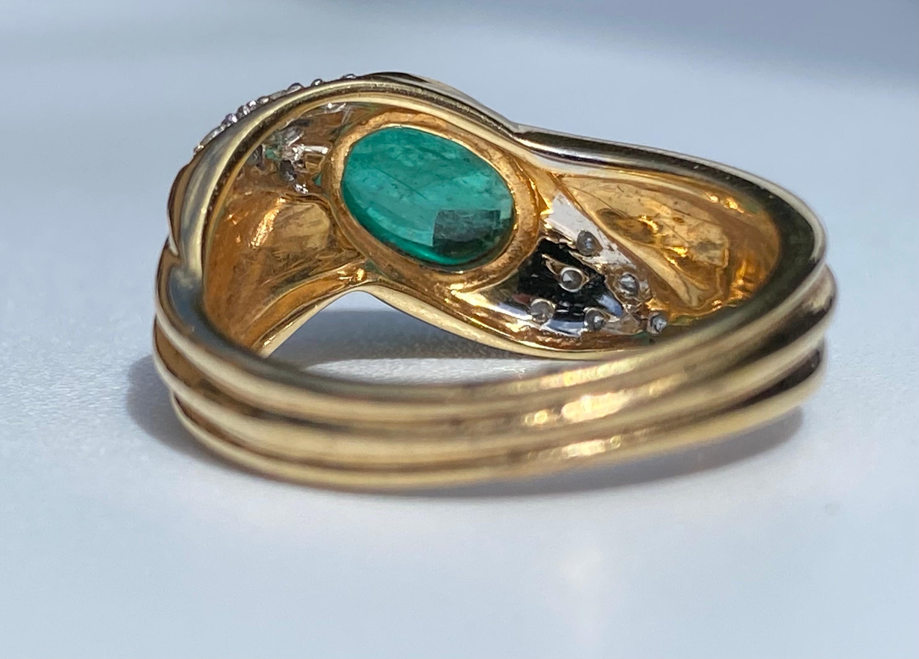 1.60 Carat Cabochon Cut Colombian Emerald and Diamond 14k Yellow Gold Ring For Sale 3