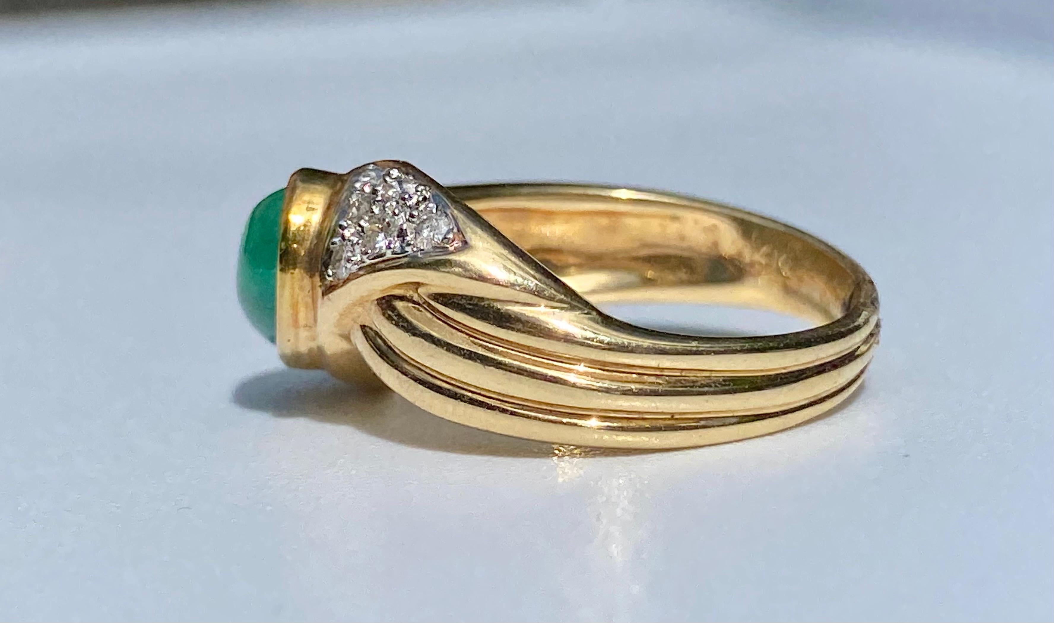 1.60 Carat Cabochon Cut Colombian Emerald and Diamond 14k Yellow Gold Ring For Sale 4