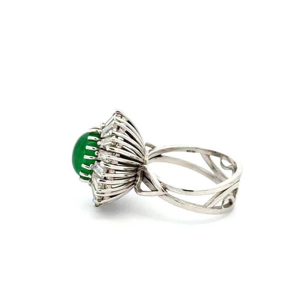 1,60 Karat Cabochon Smaragd und Baguette Diamant Platin Vintage Statement-Ring Damen im Angebot