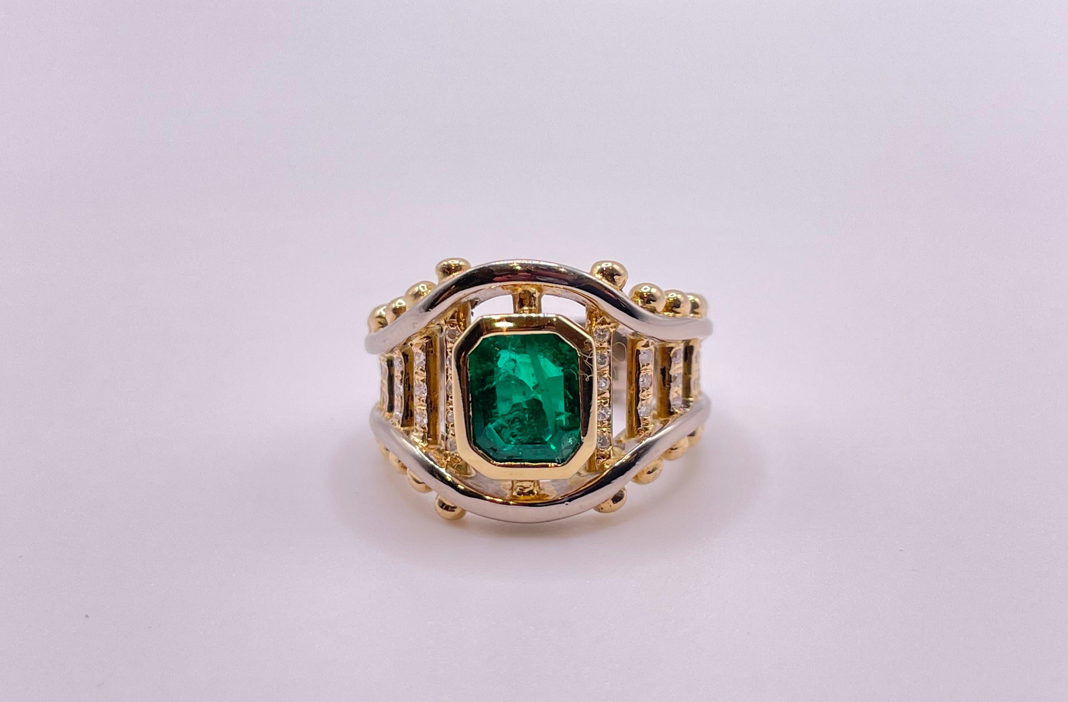 Women's 1.60 Carat Colombian Emerald and Diamond Ring 18K Gold and IGI Certificate For Sale