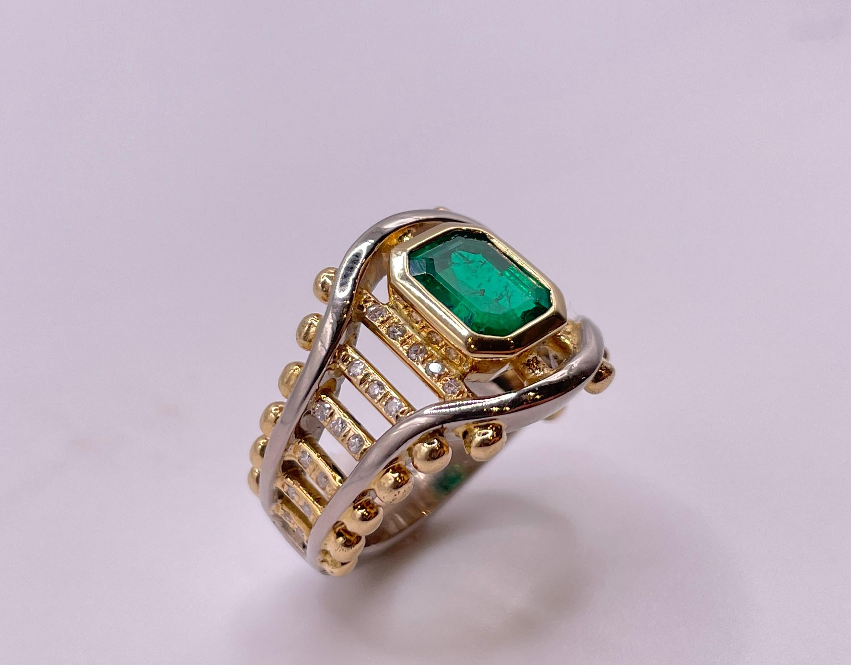 1.60 Carat Colombian Emerald and Diamond Ring 18K Gold and IGI Certificate For Sale 2