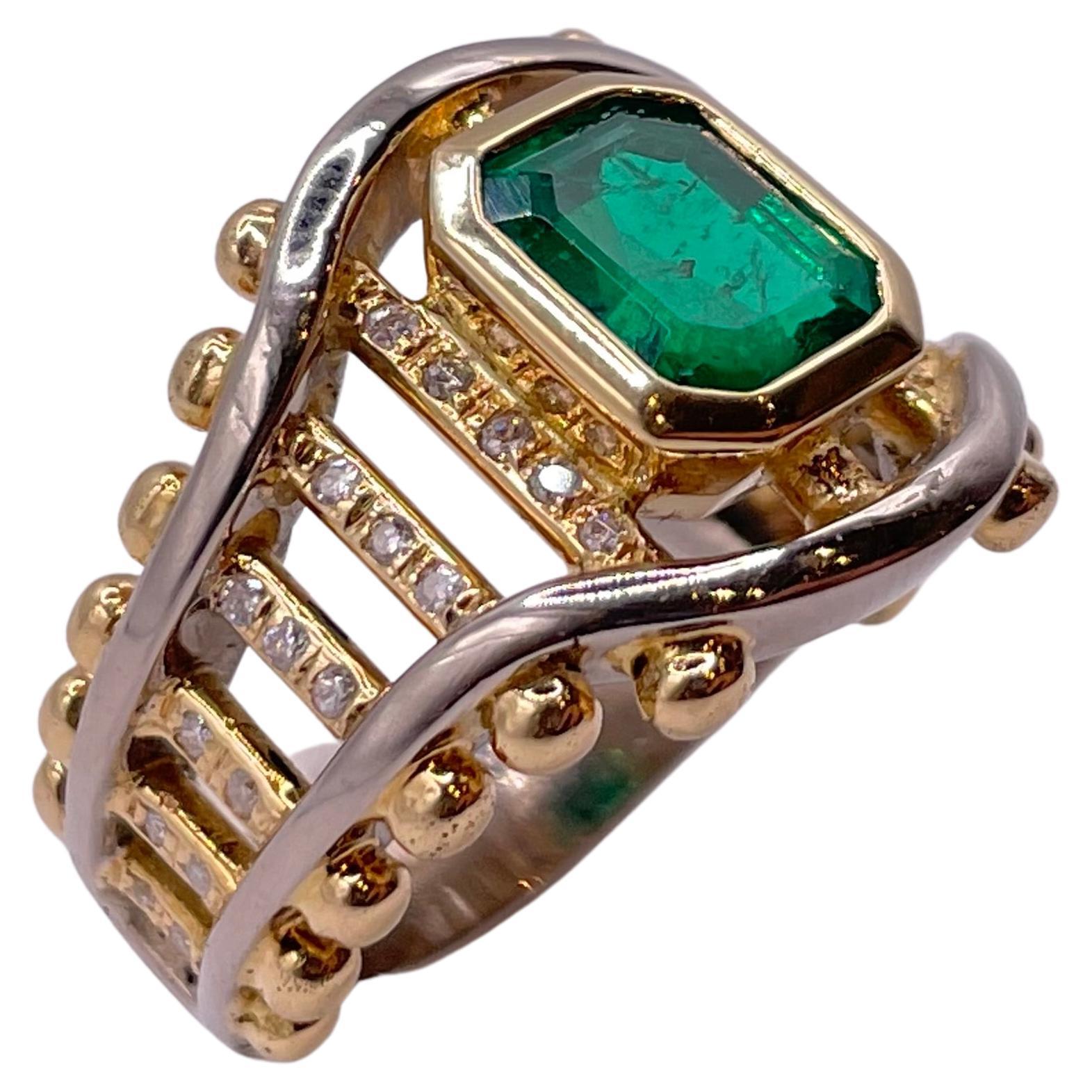 1.60 Carat Colombian Emerald and Diamond Ring 18K Gold and IGI Certificate For Sale