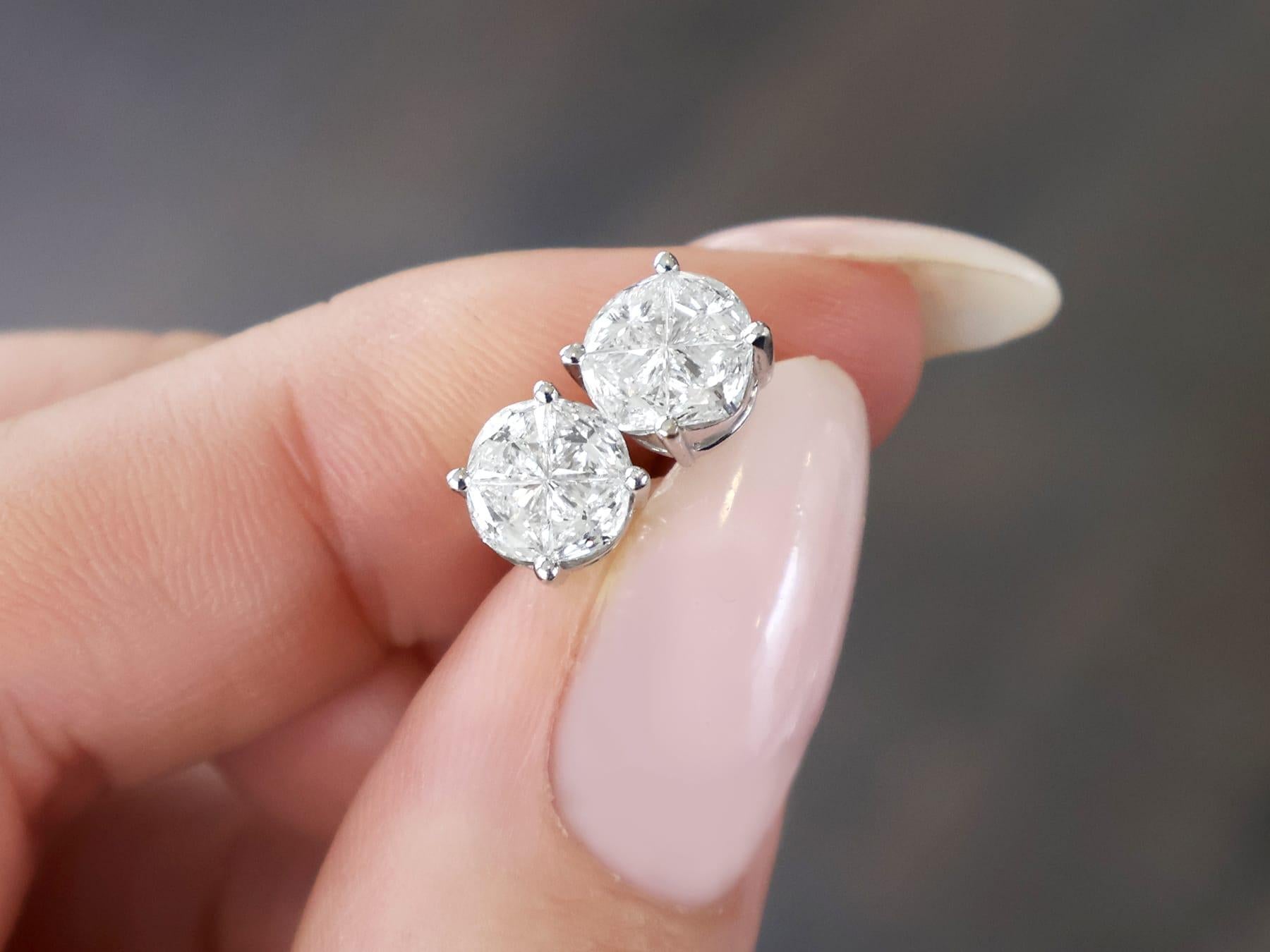 Taglio rotondo Orecchini con diamante da 1,60 carati e oro bianco 18 carati - Contemporanei CIRCA 2000 in vendita