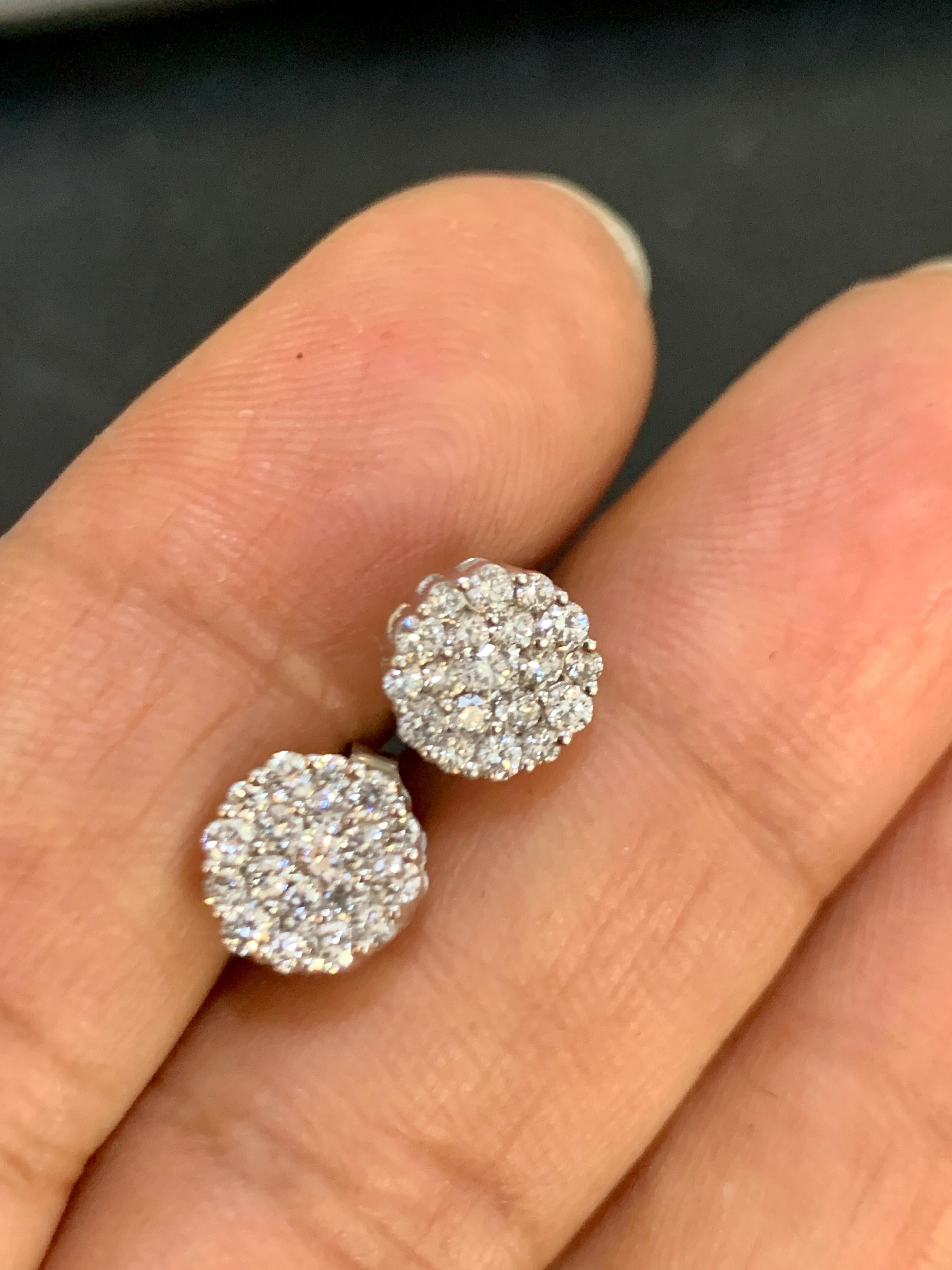 1.60 Carat Diamond Floral Cluster Flower Stud Earrings in 18 Karat White Gold In Excellent Condition For Sale In New York, NY