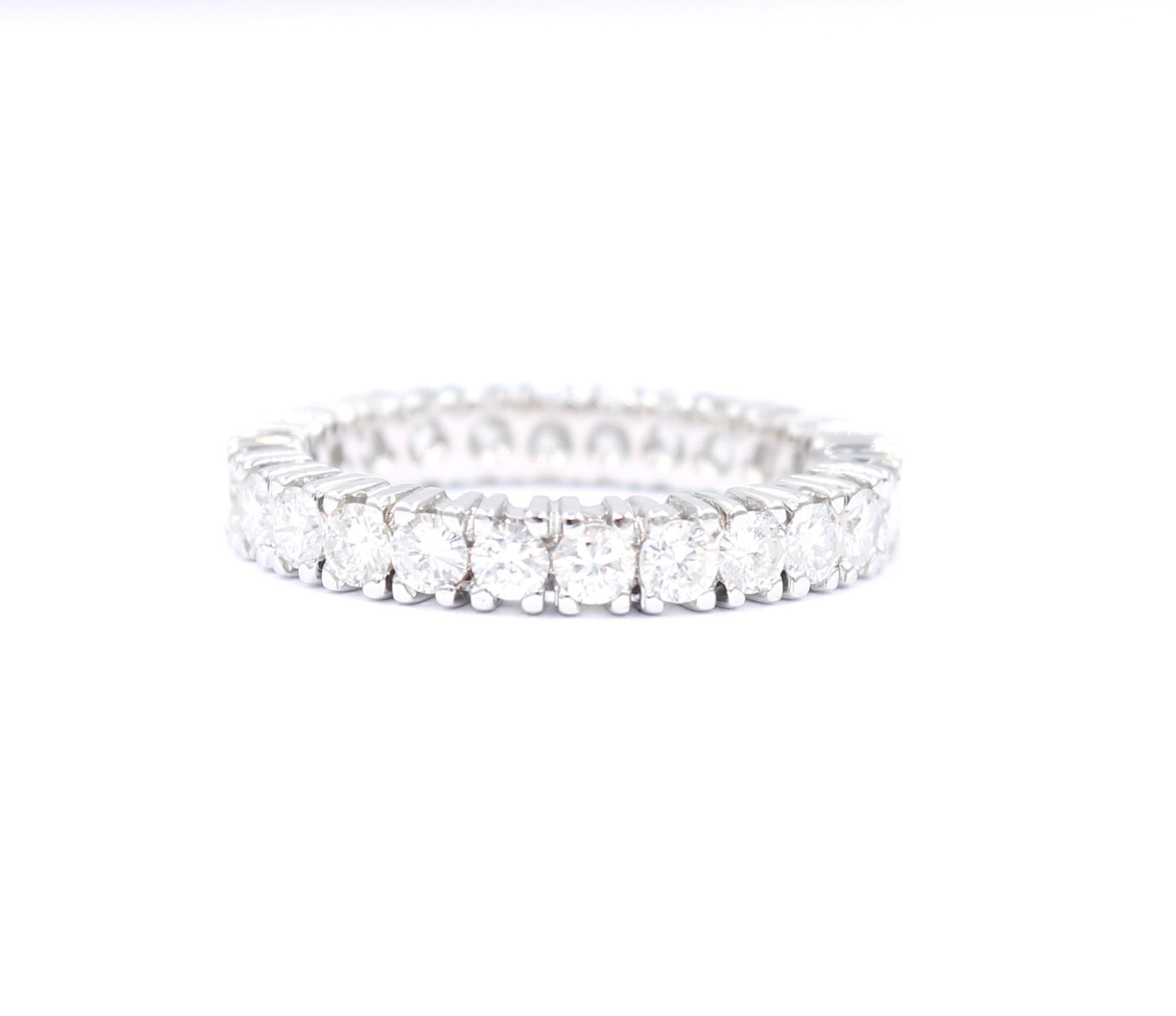 Brilliant Cut 1.60 Carat diamond full eternity diamond ring gold 18 Karat For Sale
