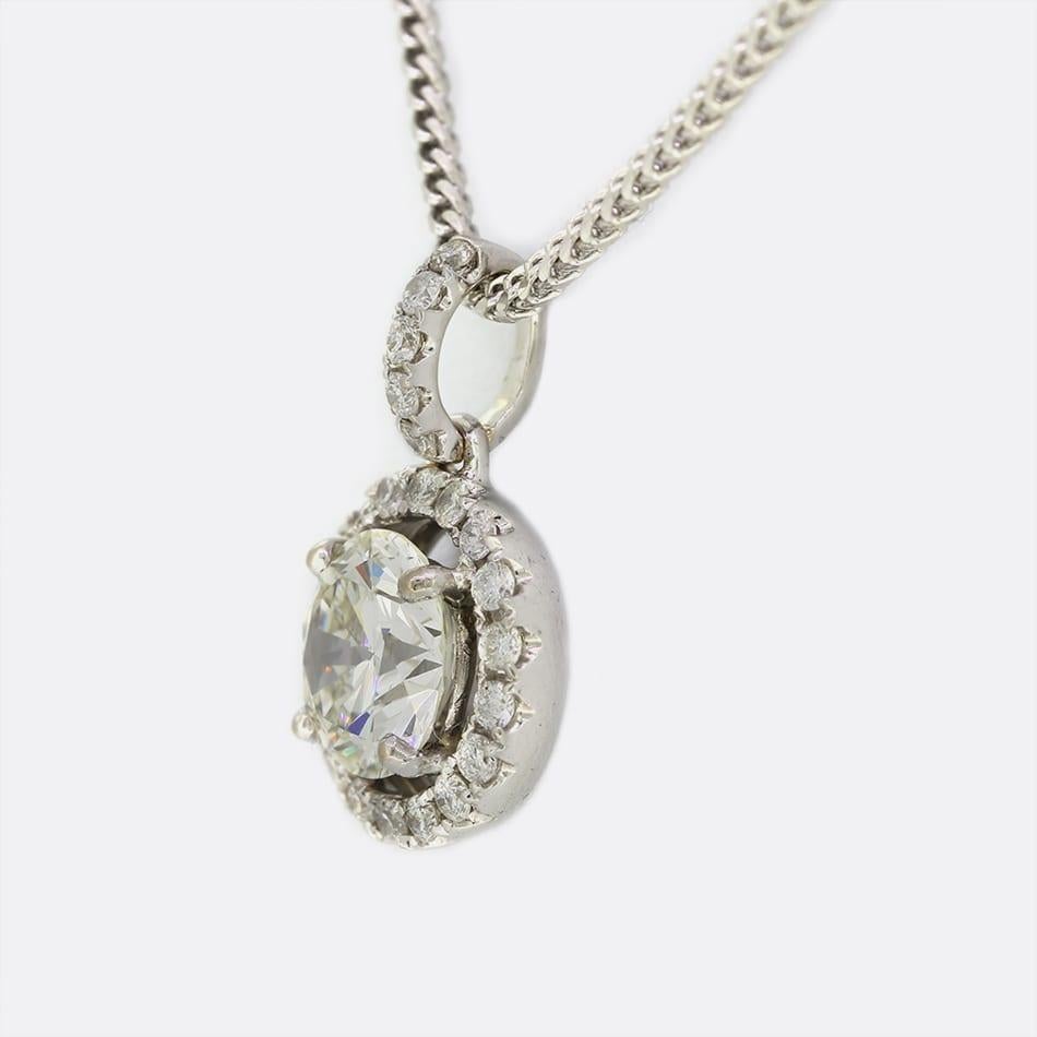 Collar Colgante Halo de Diamantes de 1.60 Quilates Moderno en venta