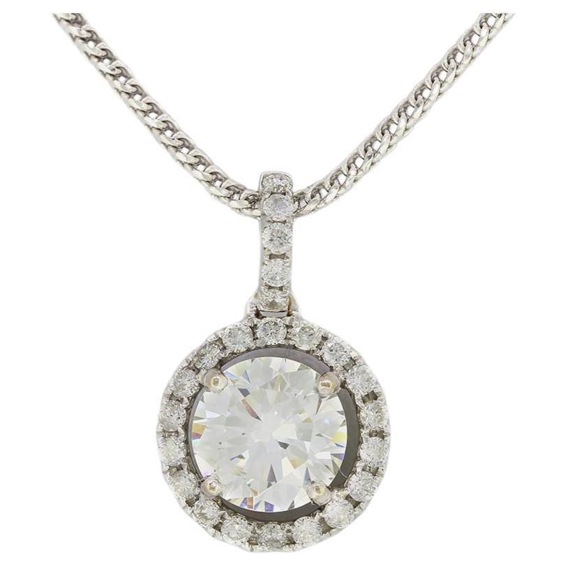 Collar Colgante Halo de Diamantes de 1.60 Quilates en venta