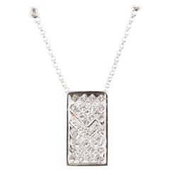 Ciondolo con diamante da 1,60 carati con design a placca unico incastonato in oro bianco 14 carati